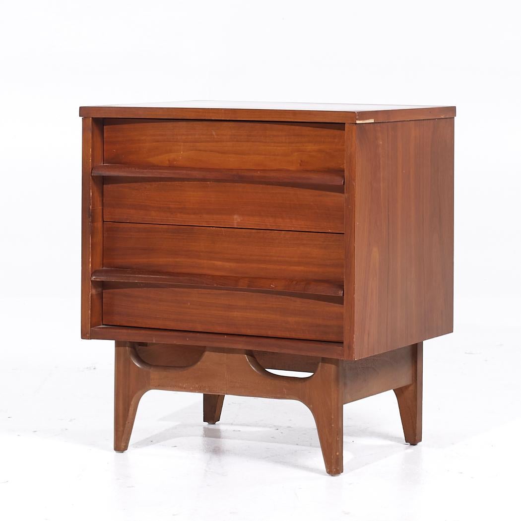 Late 20th Century Young Manufacturing Mid Century Walnut Curved Nightstands - Pair For Sale