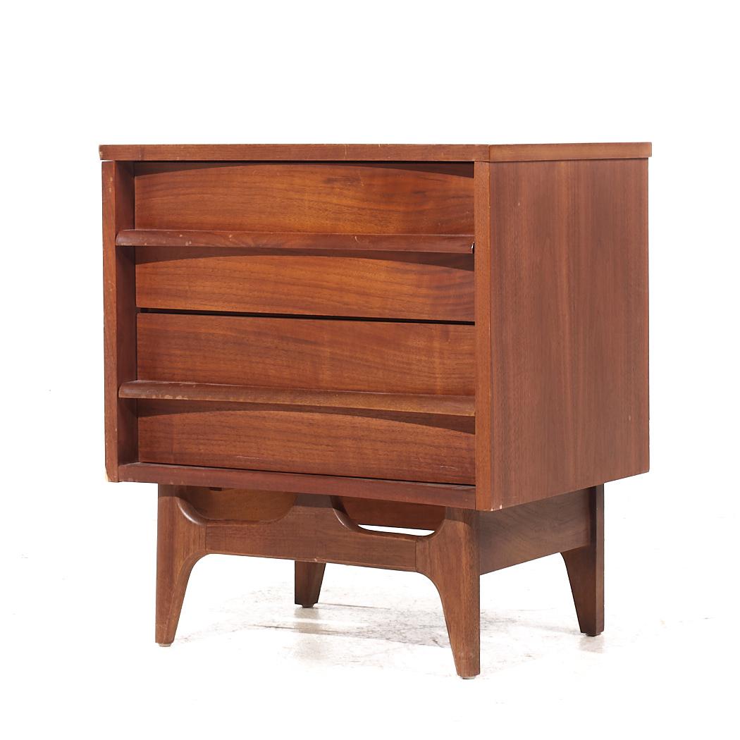 Late 20th Century Young Manufacturing Mid Century Walnut Curved Nightstands - Pair For Sale