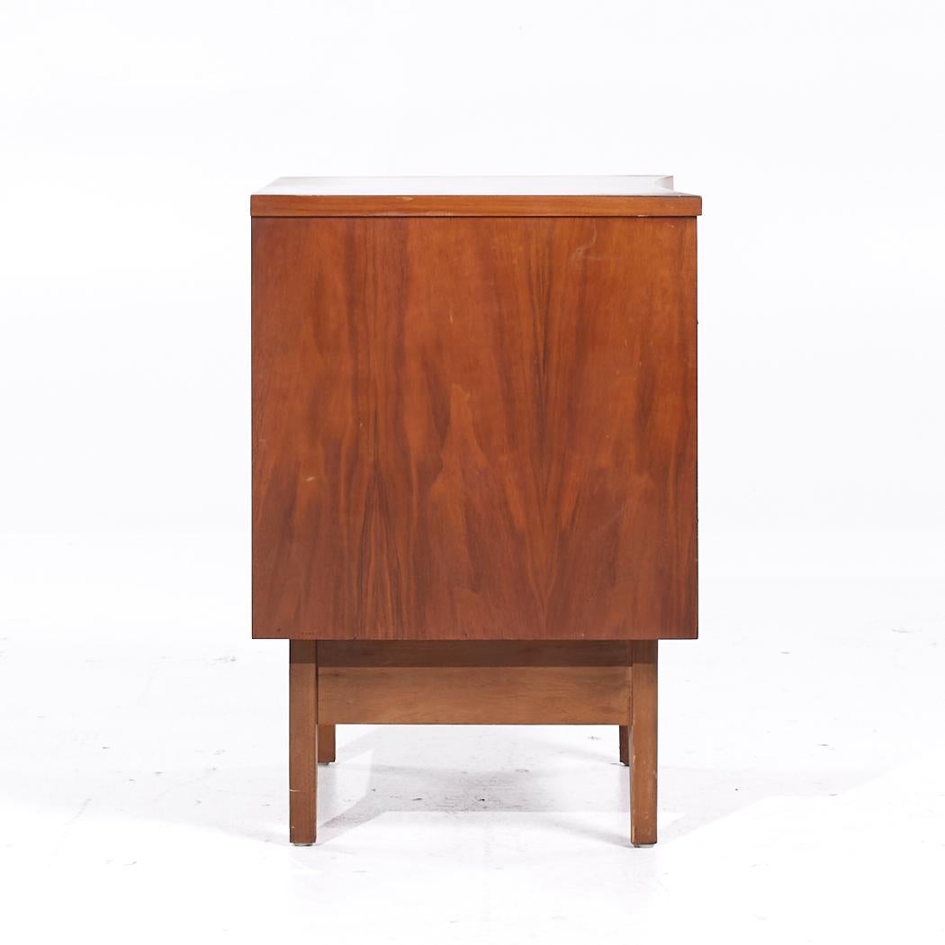 Young Manufacturing Mid Century Walnut Curved Nightstands - Pair For Sale 1