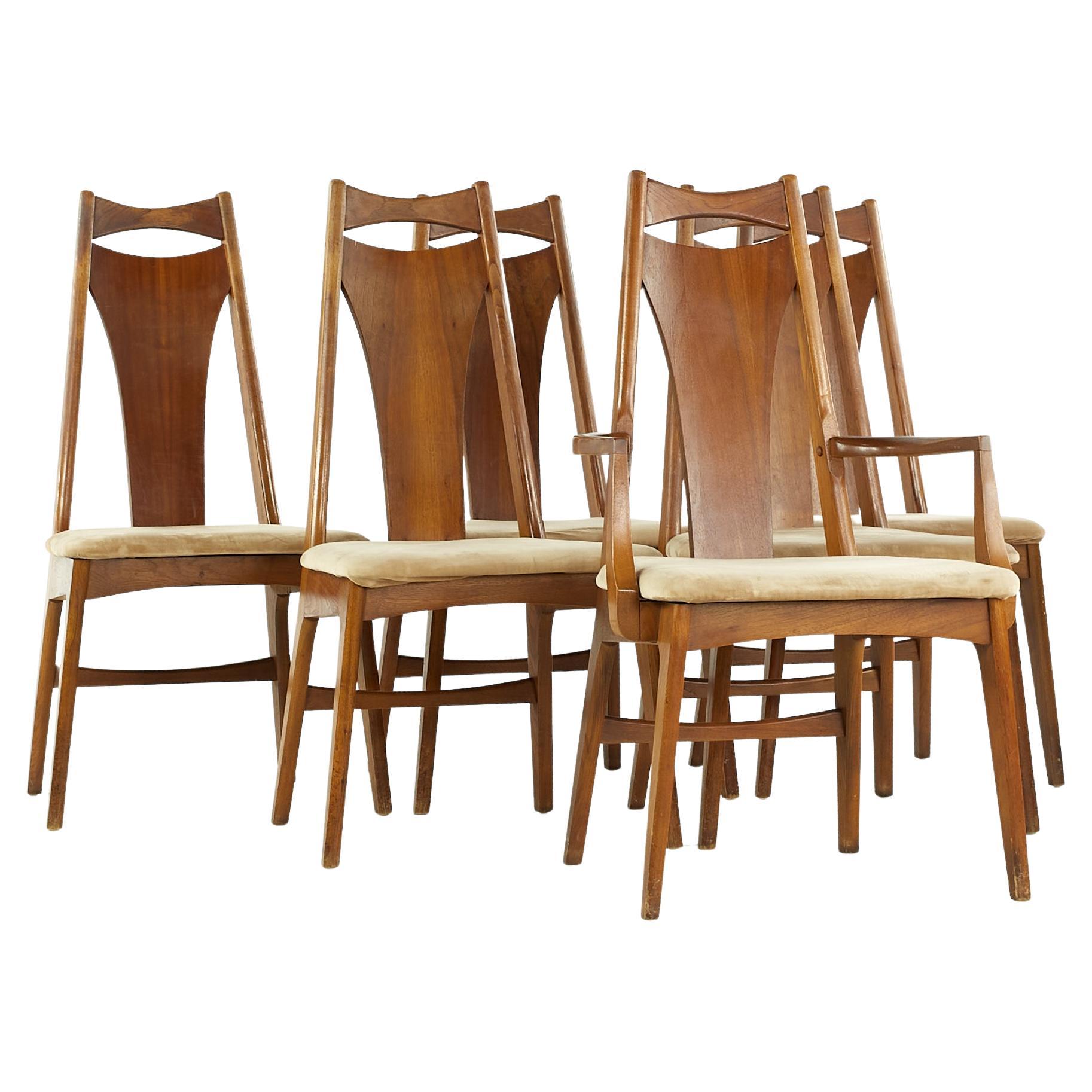 Young Manufacturing Mid Century Esszimmerstühle aus Nussbaum und