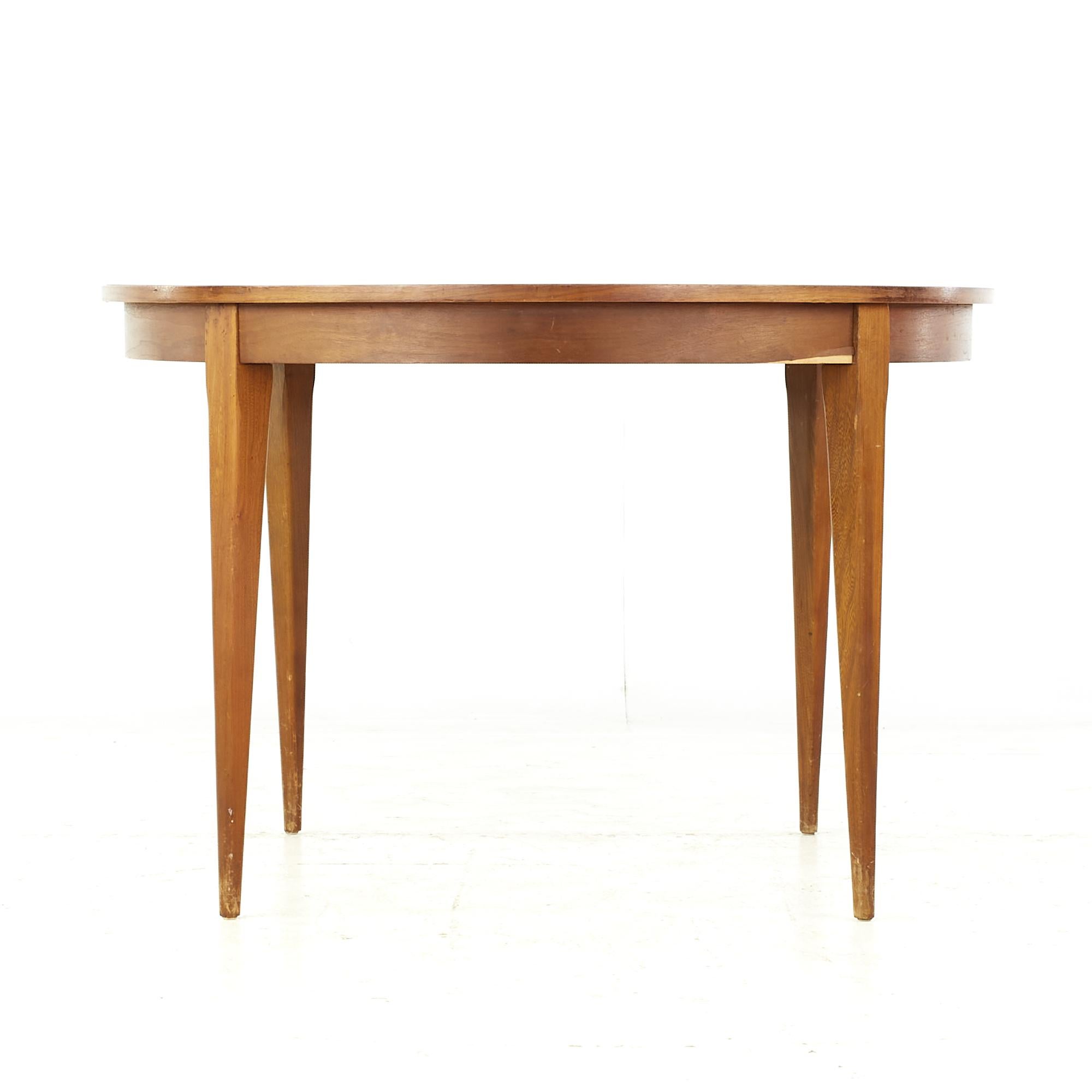 American Young Manufacturing Midcentury Walnut Dining Table with 2 Leaves For Sale