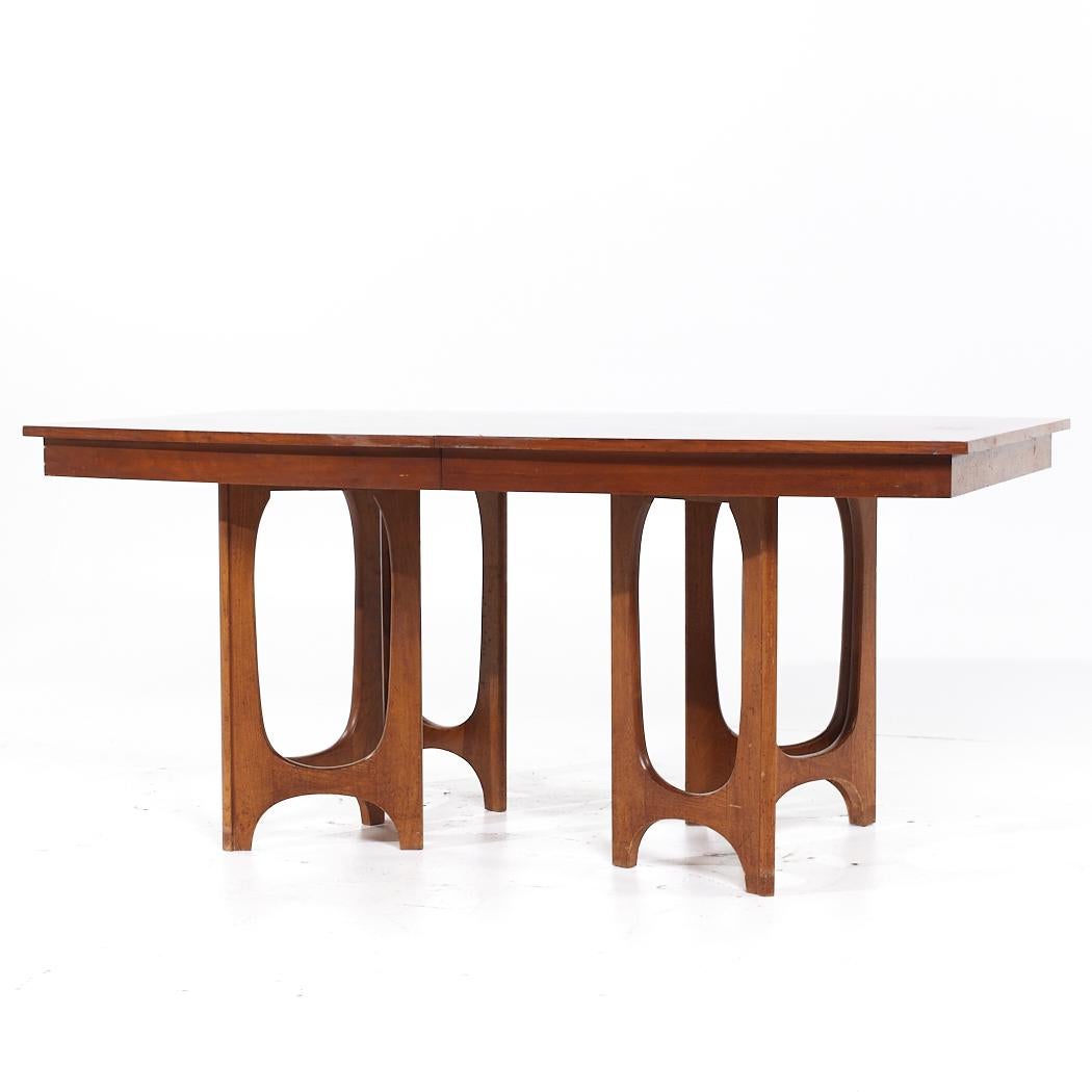 Mid-Century Modern Young Manufacturing Mid Century Walnut Expanding Dining Table with 2 Leaves For Sale