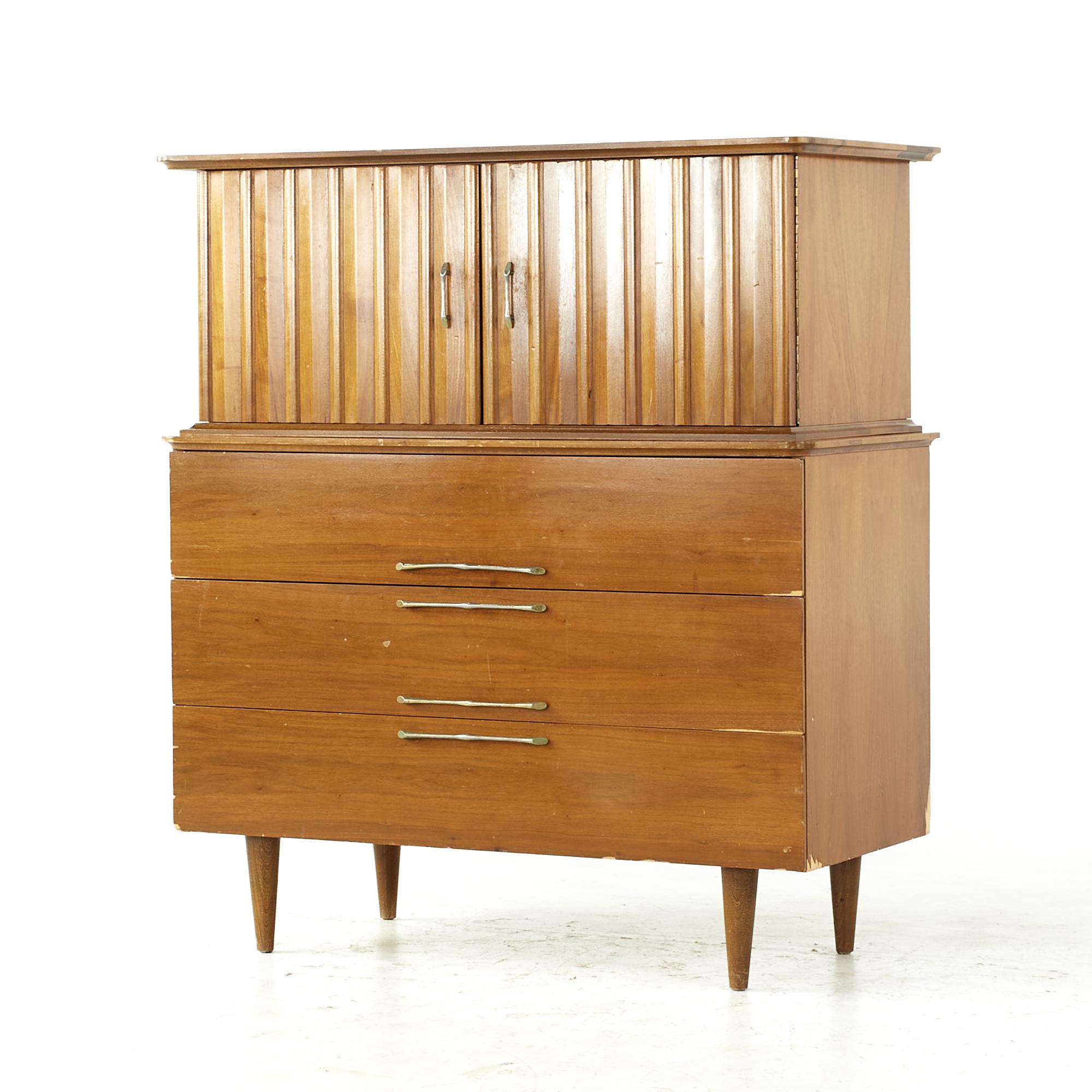 Mid-Century Modern Young Manufacturing Midcentury Walnut Highboy Dresser For Sale