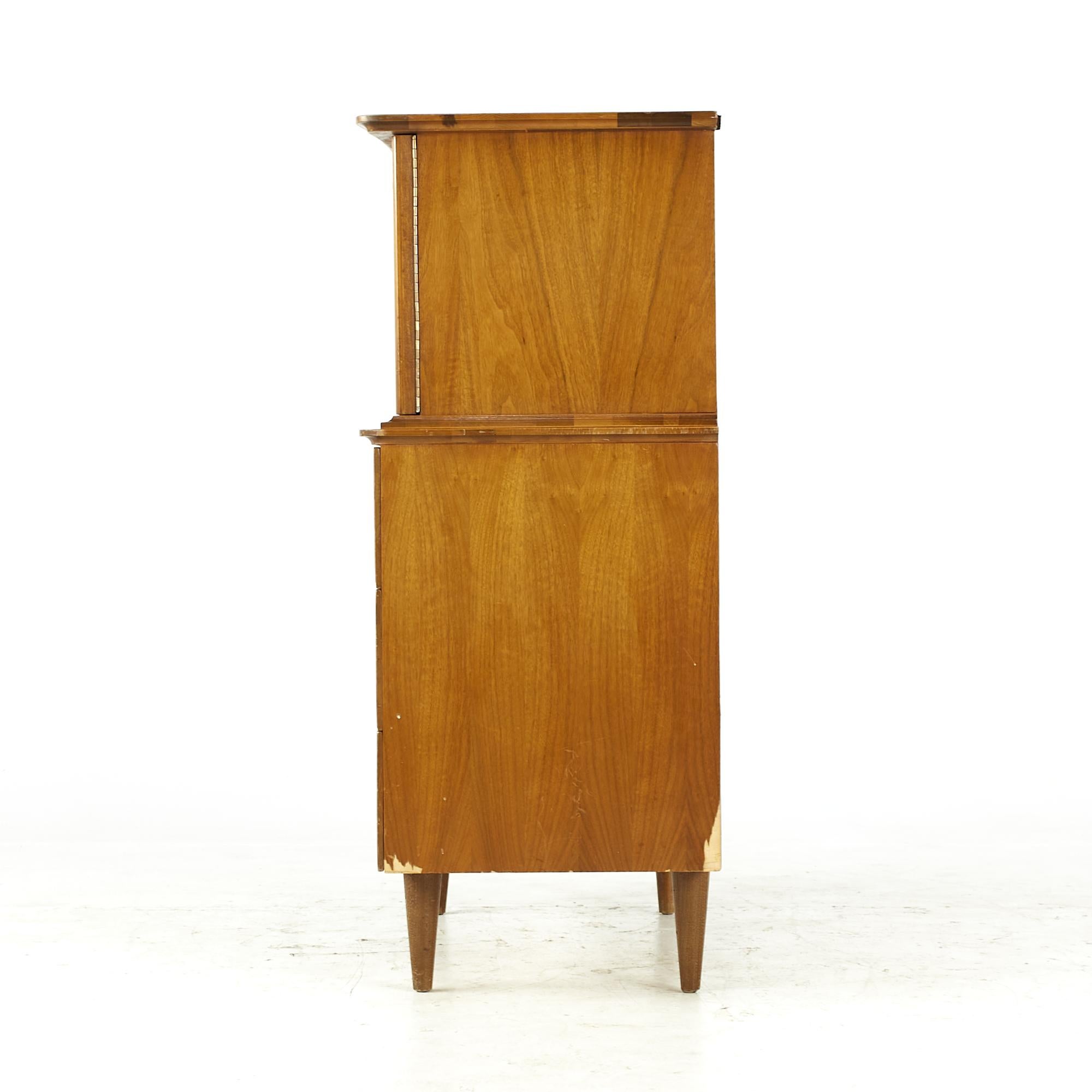 Young Manufacturing Midcentury Walnut Highboy Dresser In Good Condition For Sale In Countryside, IL