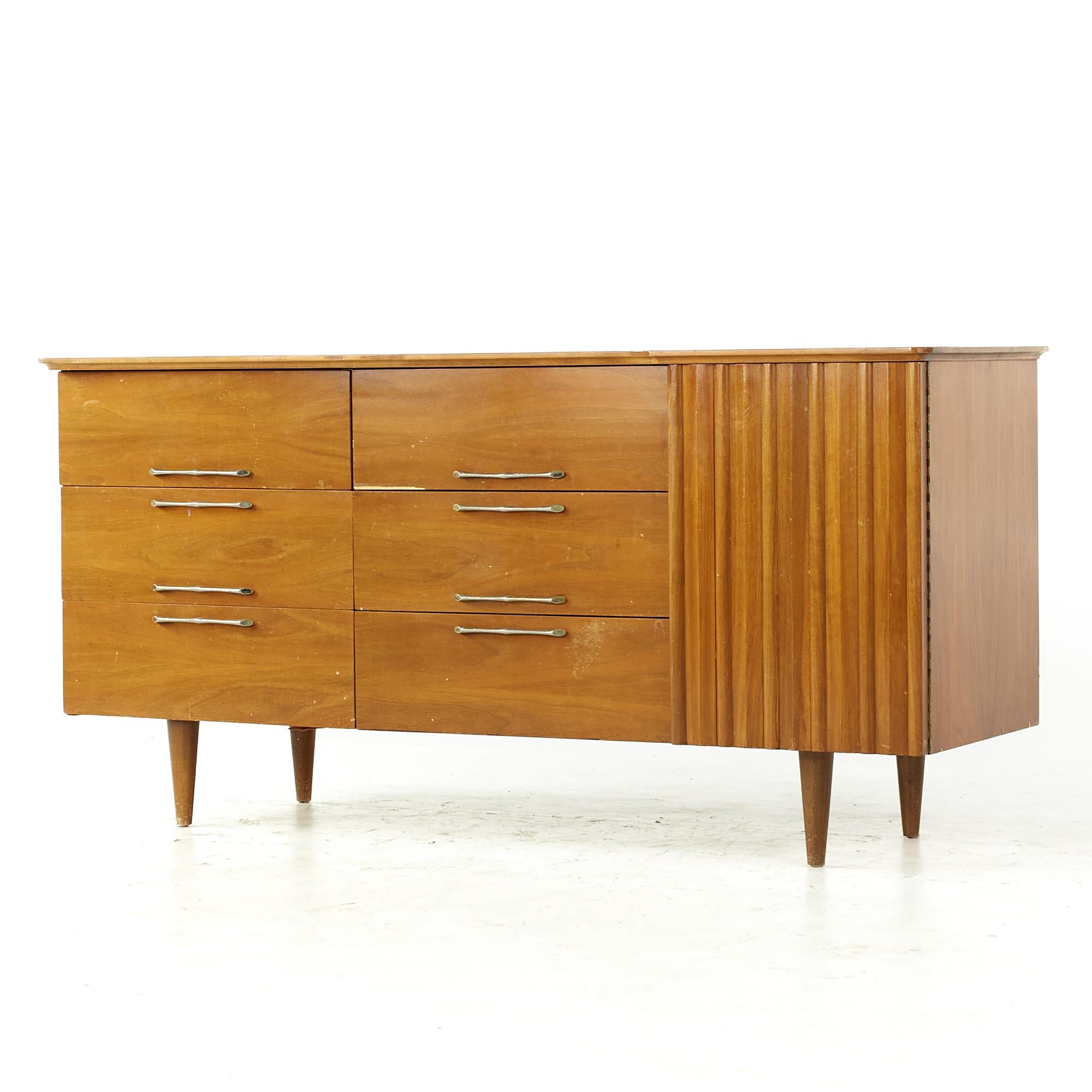 Mid-Century Modern Young Manufacturing Midcentury Walnut Lowboy Dresser For Sale