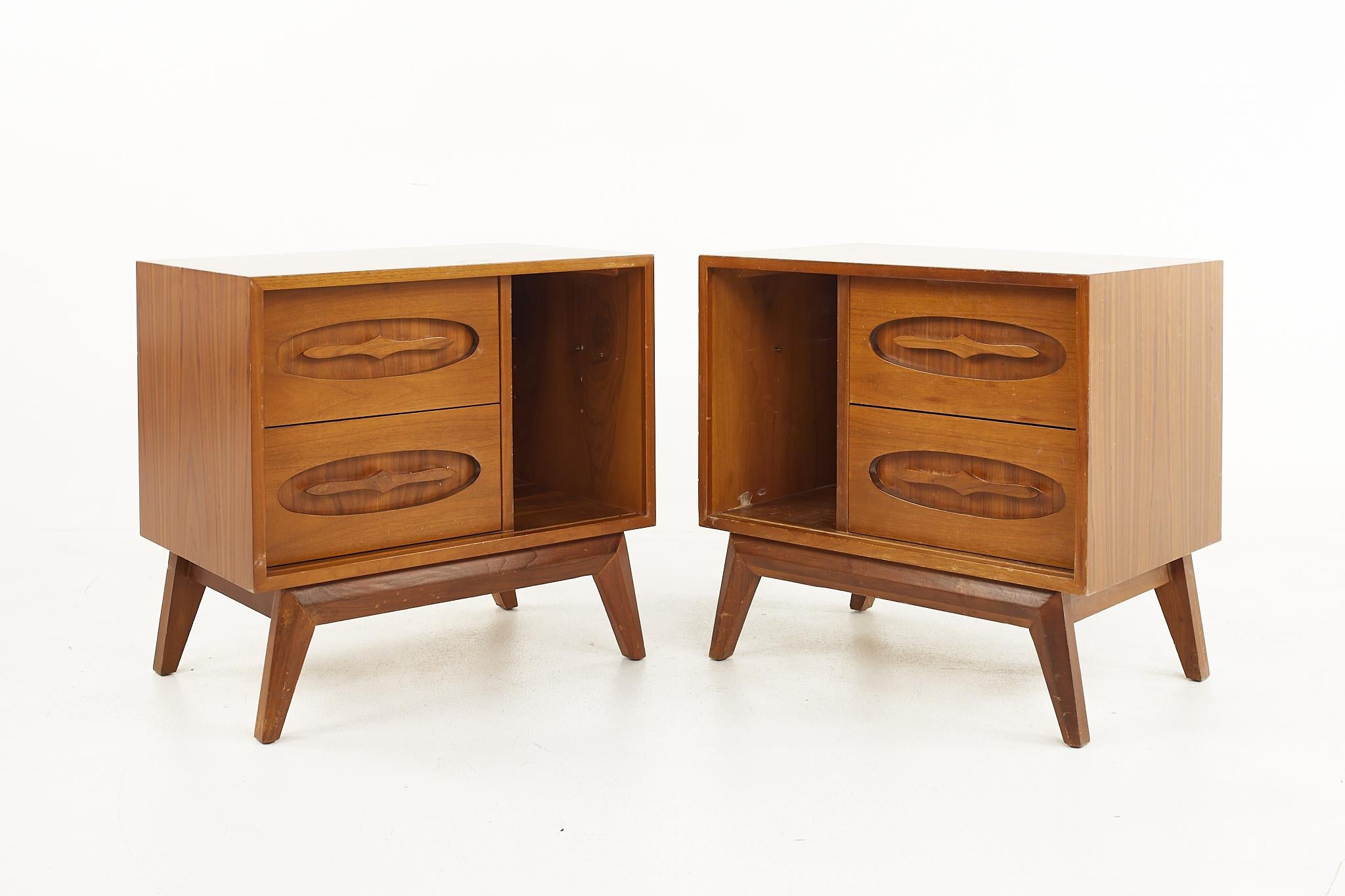 Young Manufacturing mid century walnut nightstands - a pair

Each nightstand measures: 26 wide x 17 deep x 24.75 inches high

All pieces of furniture can be had in what we call restored vintage condition. That means the piece is restored upon