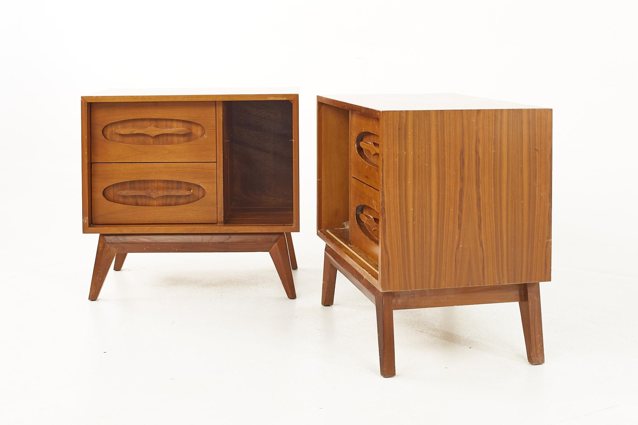 Mid-Century Modern Young Manufacturing Mid Century Walnut Nightstands, a Pair For Sale