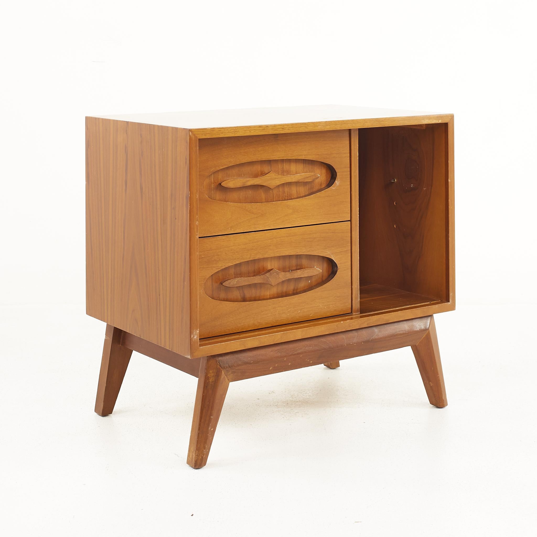 American Young Manufacturing Mid Century Walnut Nightstands, a Pair For Sale