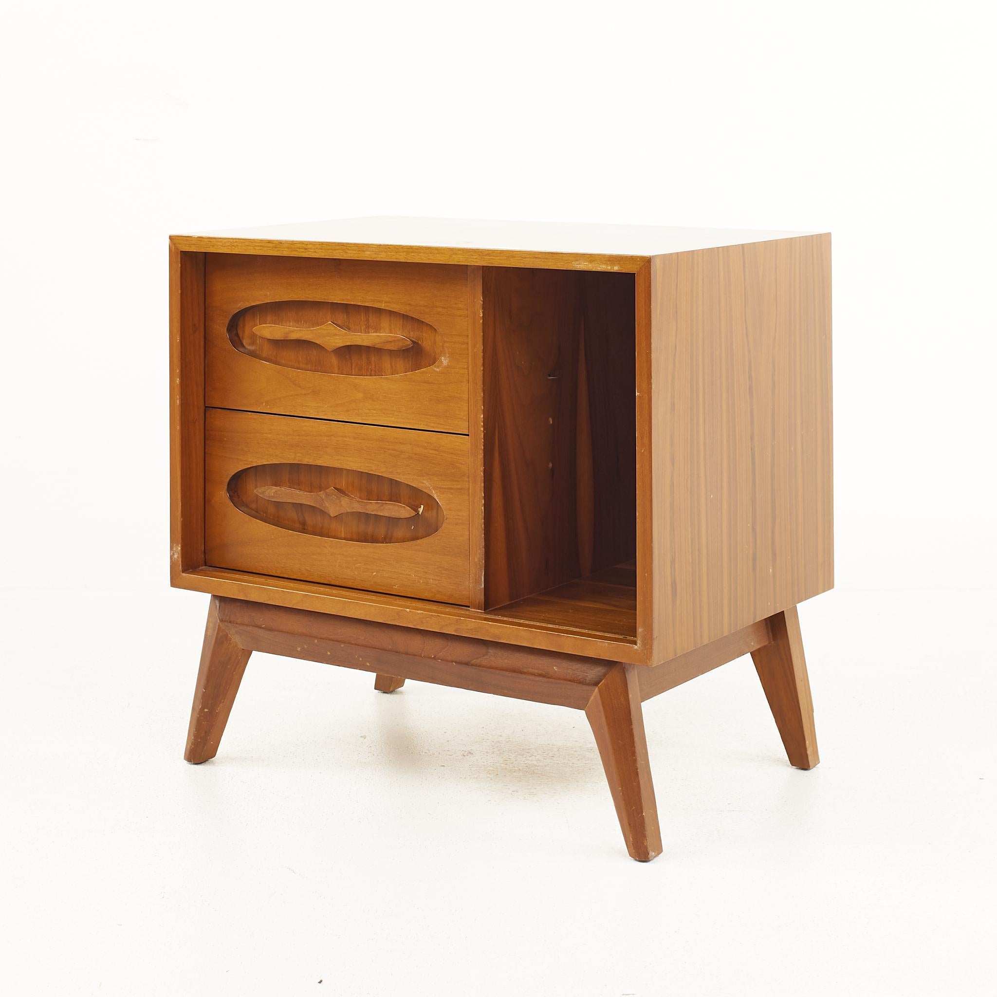Late 20th Century Young Manufacturing Mid Century Walnut Nightstands, a Pair For Sale