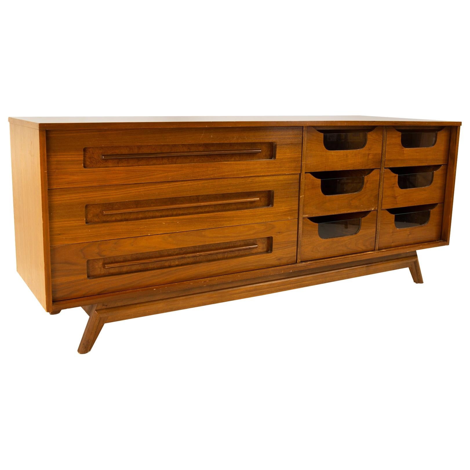Young Manufacturing Mid Century 9-Drawer Lowboy Dresser For Sale