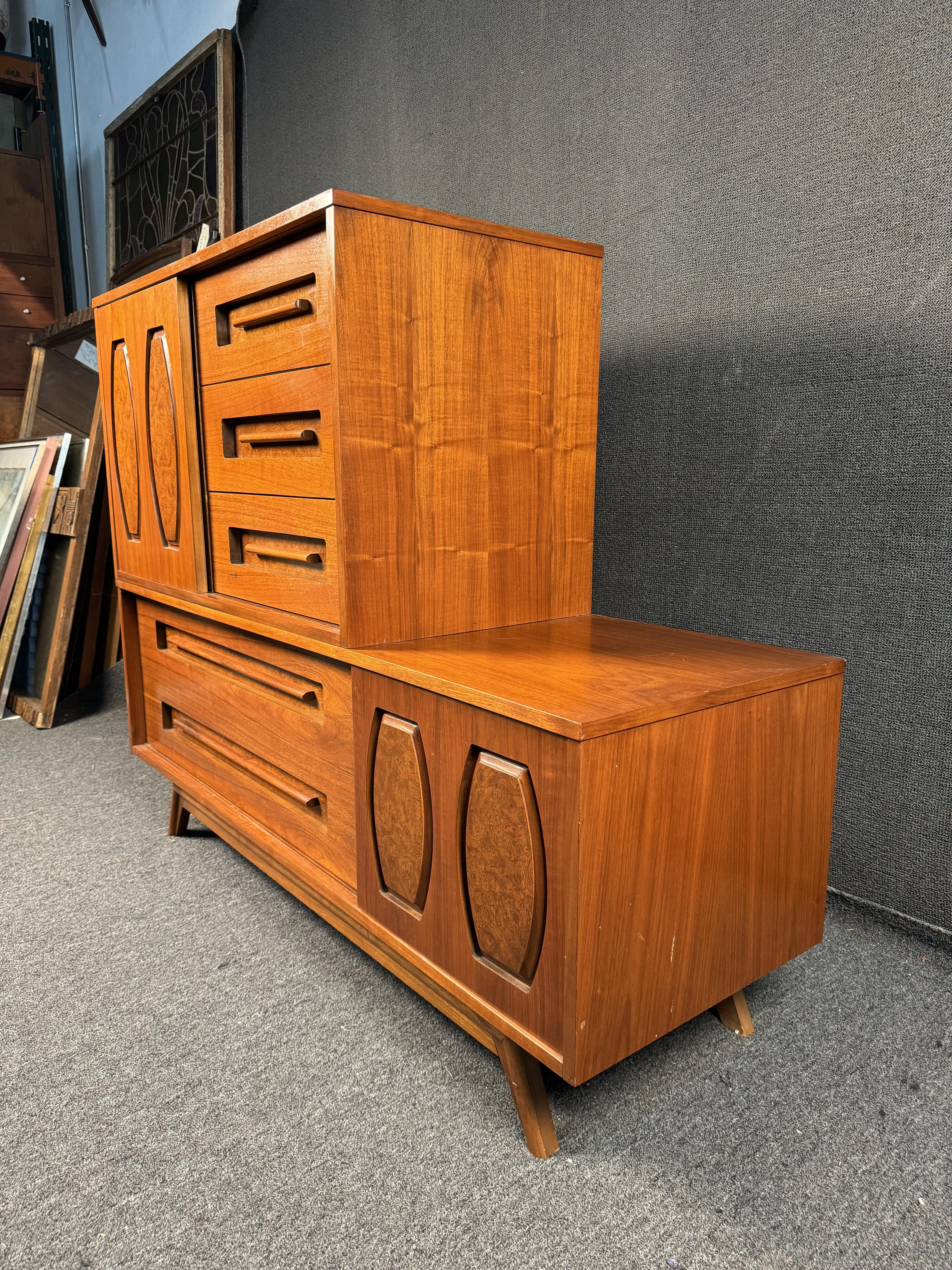 Mid-Century Modern Young Manufacturing Two Tier Lowboy Dresser For Sale
