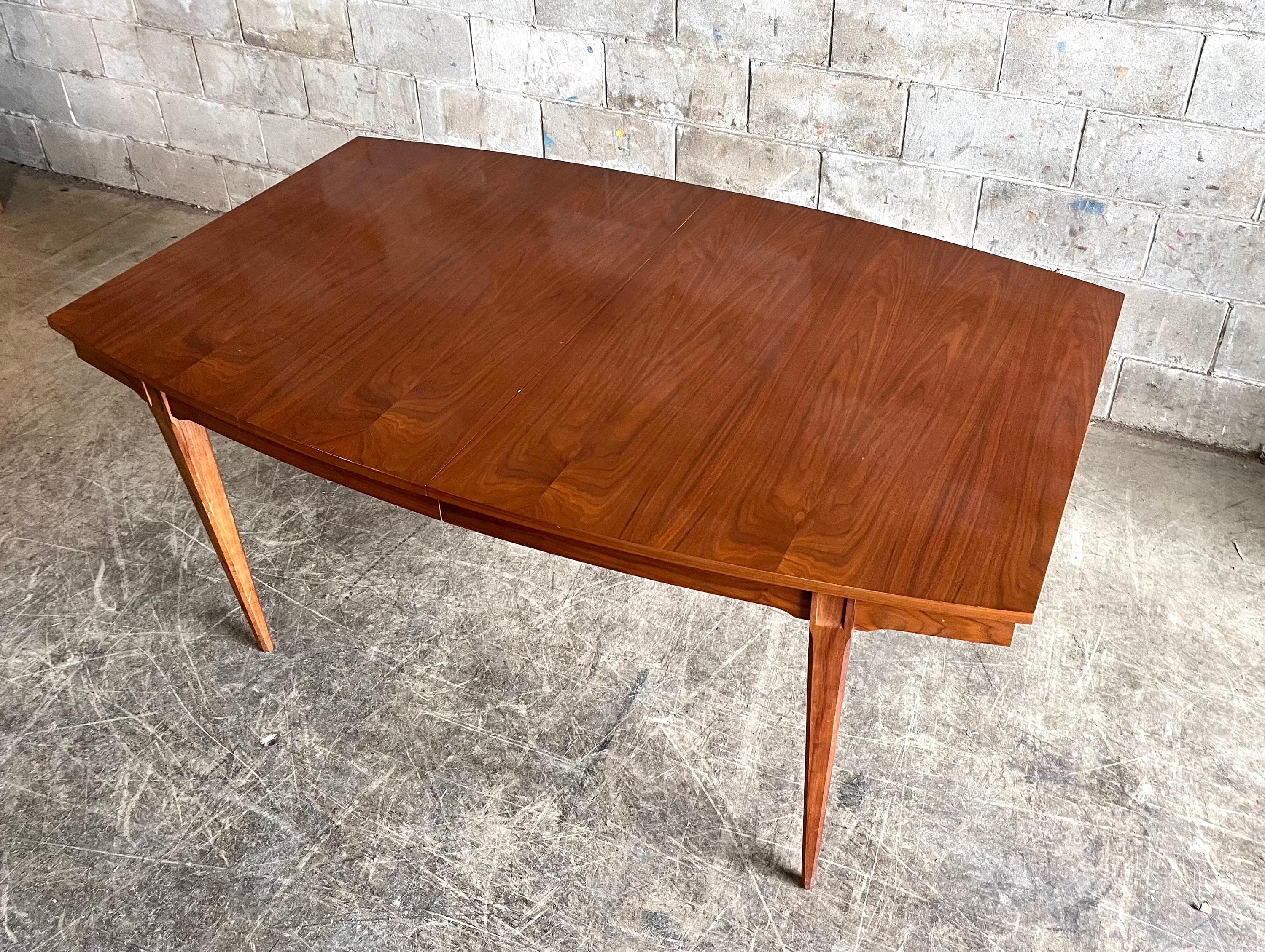 American Young Manufacturing Vintage Mid Century Modern Walnut Dining Table c. 1960s