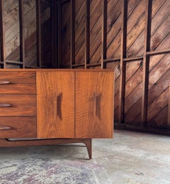 Comò in noce di Young Manufacturing, 1965 ca.