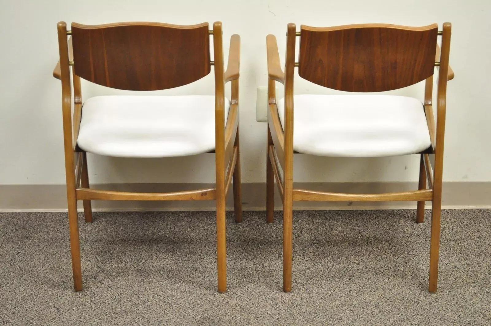 Young Mfg Sedie da pranzo curve in teak e noce della metà del secolo scorso - coppia in vendita 3