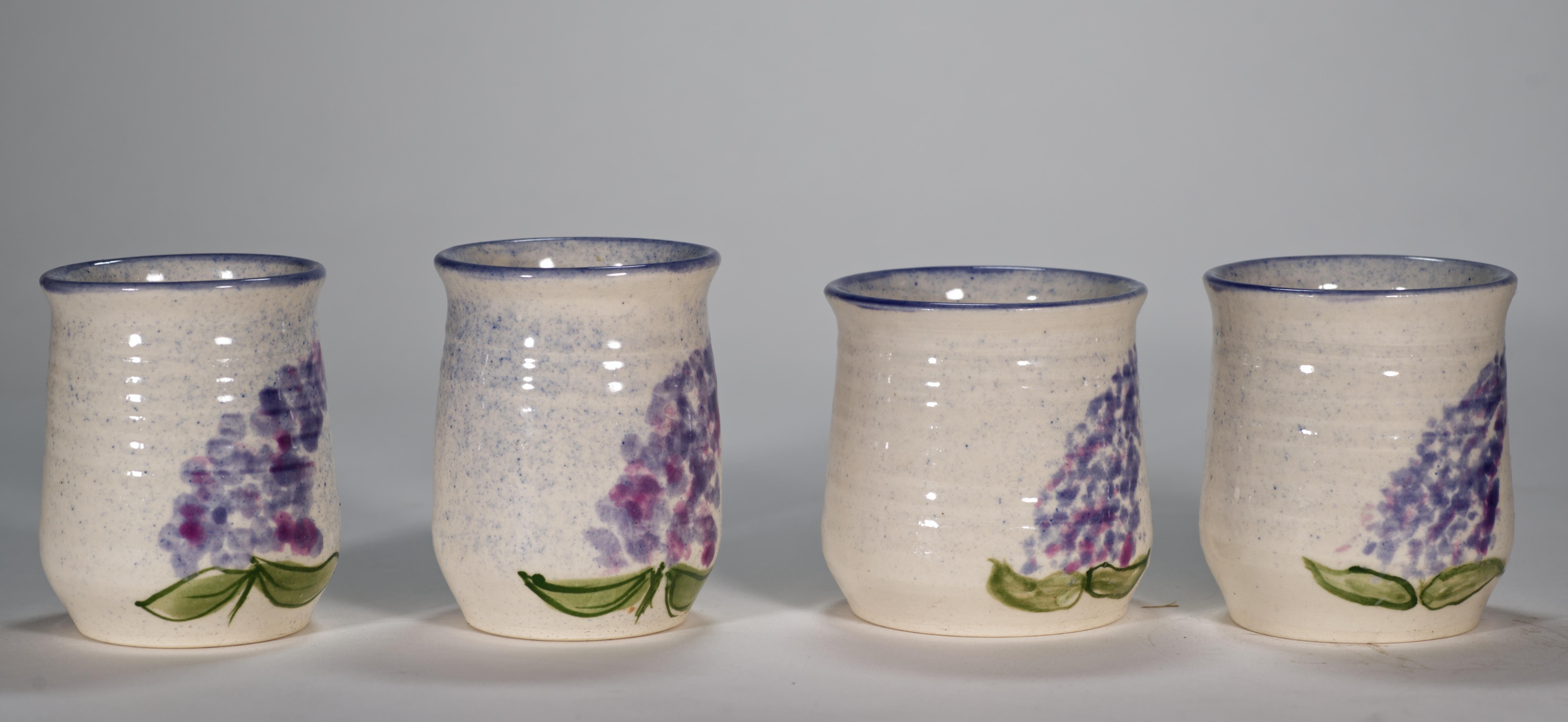 Organique Jeune poterie sapling set de 4 verres Décoration lilas, New York Studio Pottery en vente