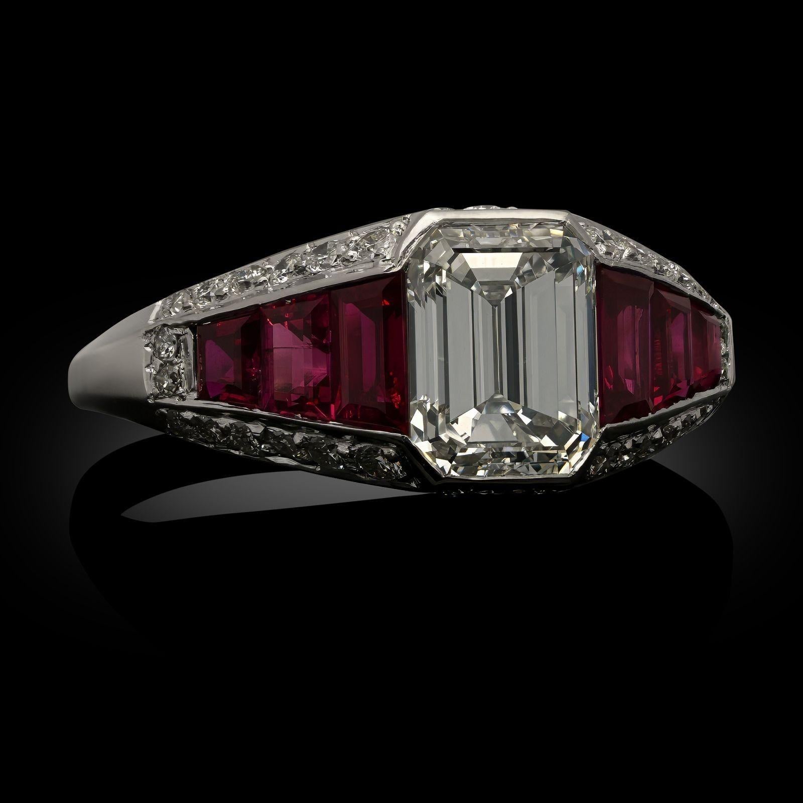 Young & Stephens Bague de 1,35ct diamant taille émeraude et rubis circa 1985 Unisexe en vente