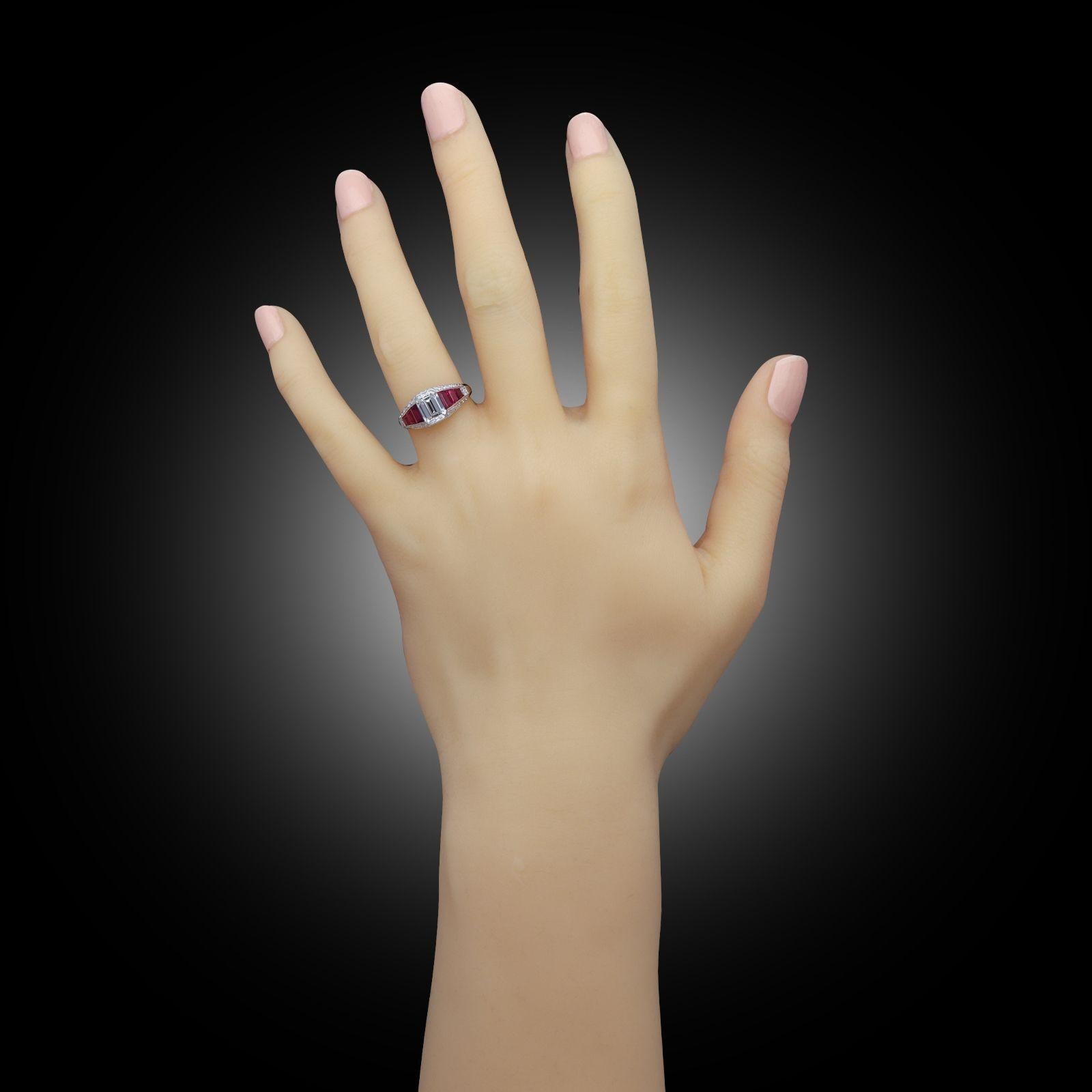 Young & Stephens Bague de 1,35ct diamant taille émeraude et rubis circa 1985 en vente 2