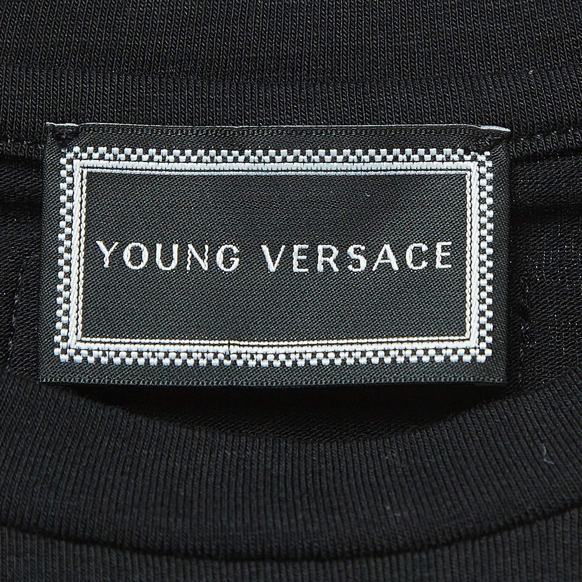 Maglietta Versace nera in cotone con Medusa (10 anni) In condizioni buone in vendita a Dubai, Al Qouz 2