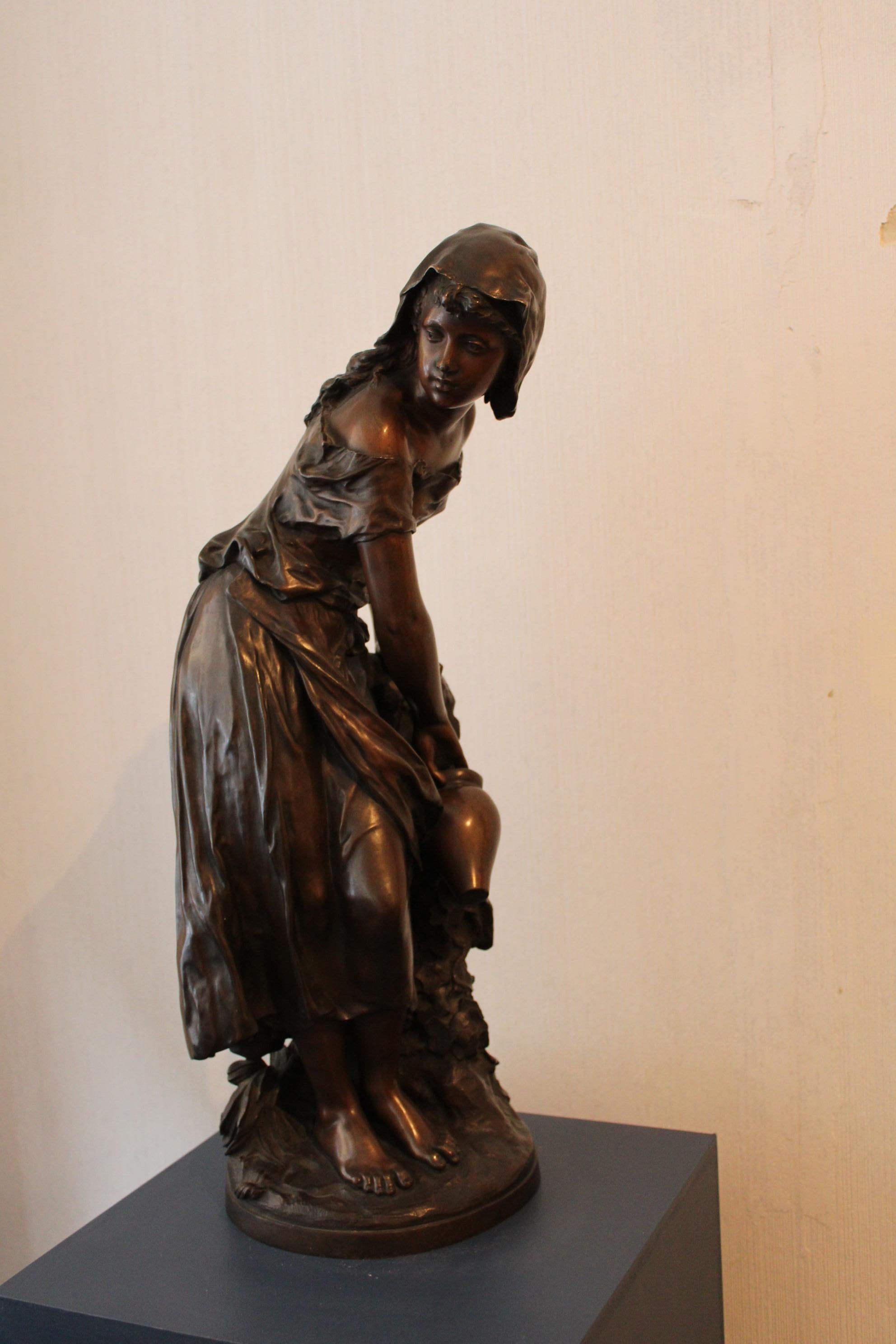 « Jeune femme à la fontaine » en bronze de Mathurin Moreau, France, XIXe siècle 4
