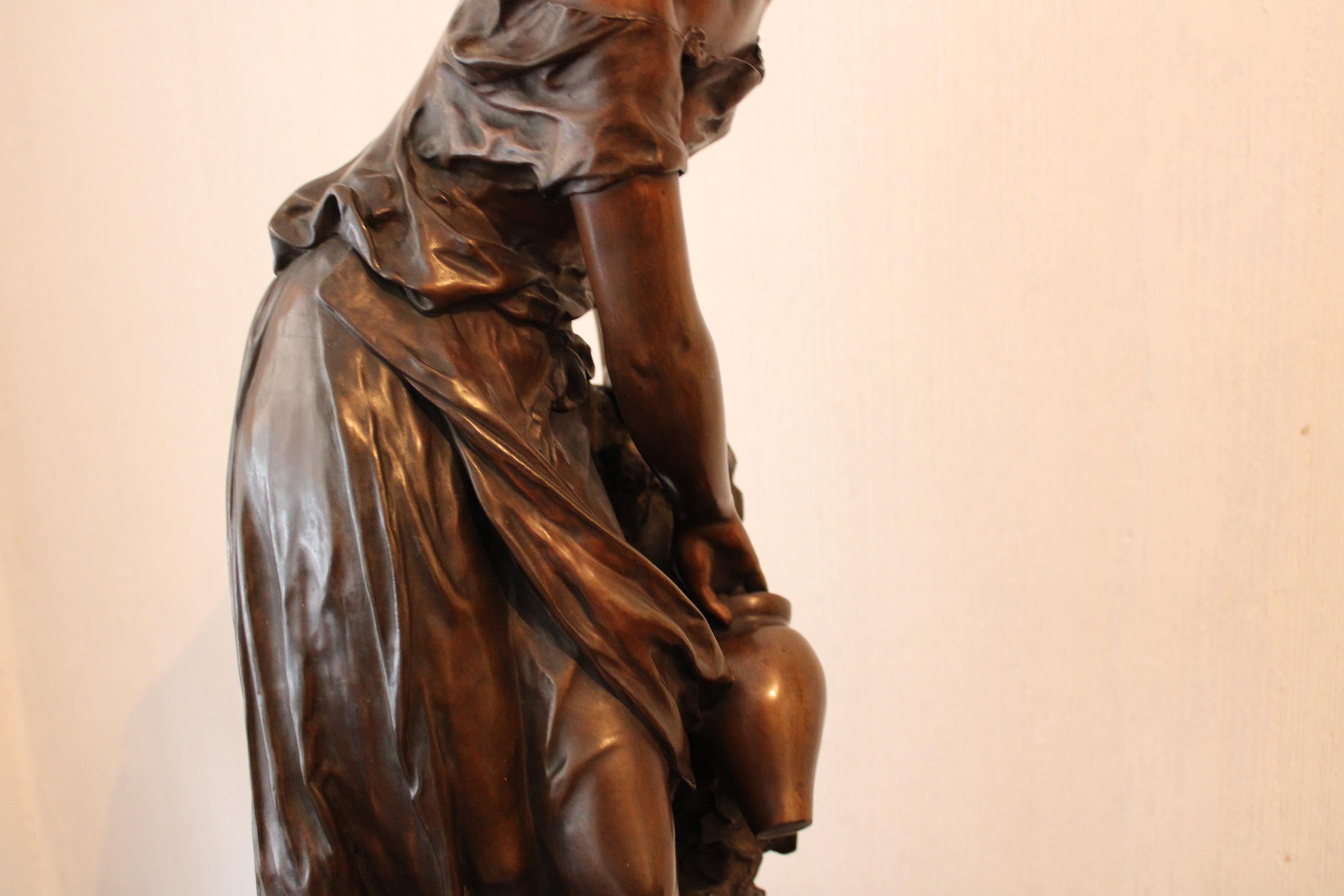 « Jeune femme à la fontaine » en bronze de Mathurin Moreau, France, XIXe siècle 6
