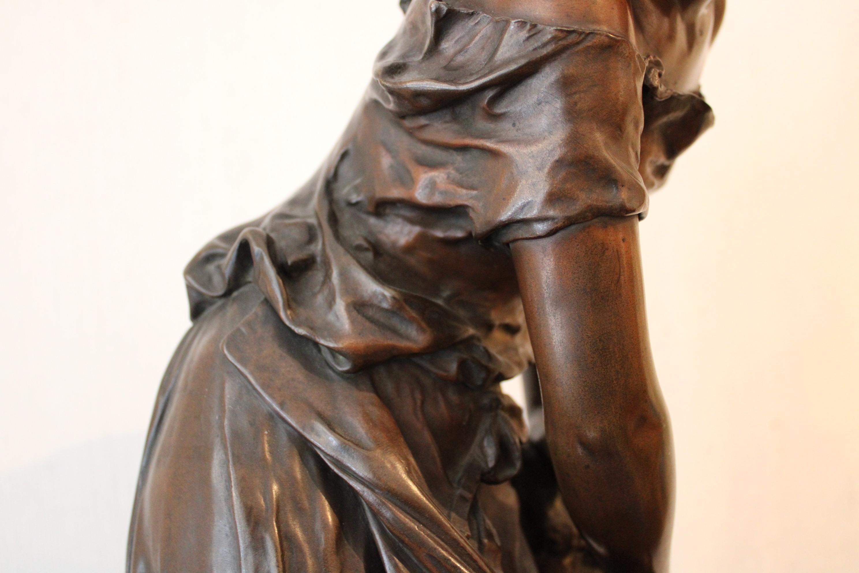 « Jeune femme à la fontaine » en bronze de Mathurin Moreau, France, XIXe siècle 7