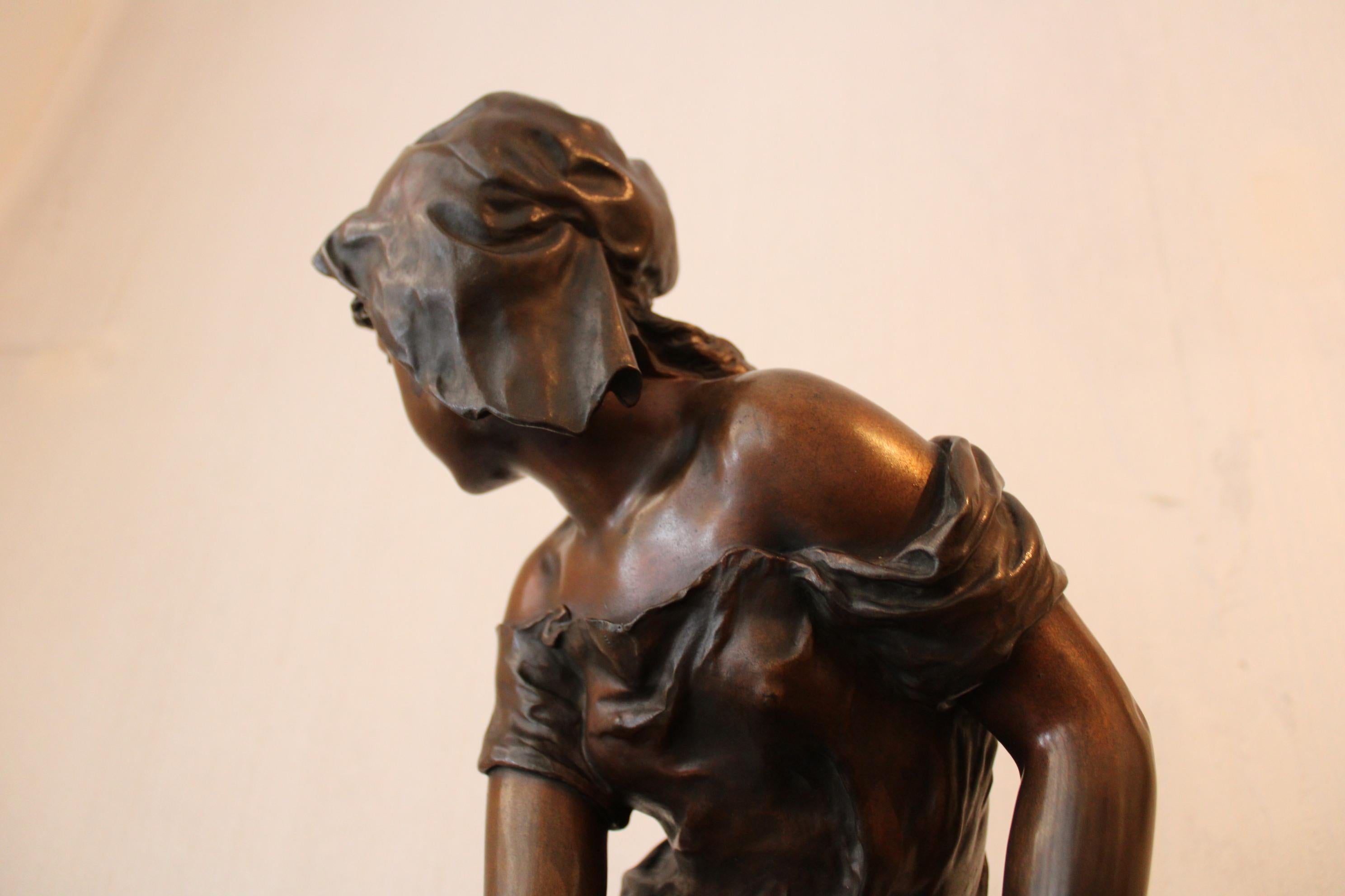« Jeune femme à la fontaine » en bronze de Mathurin Moreau, France, XIXe siècle 8