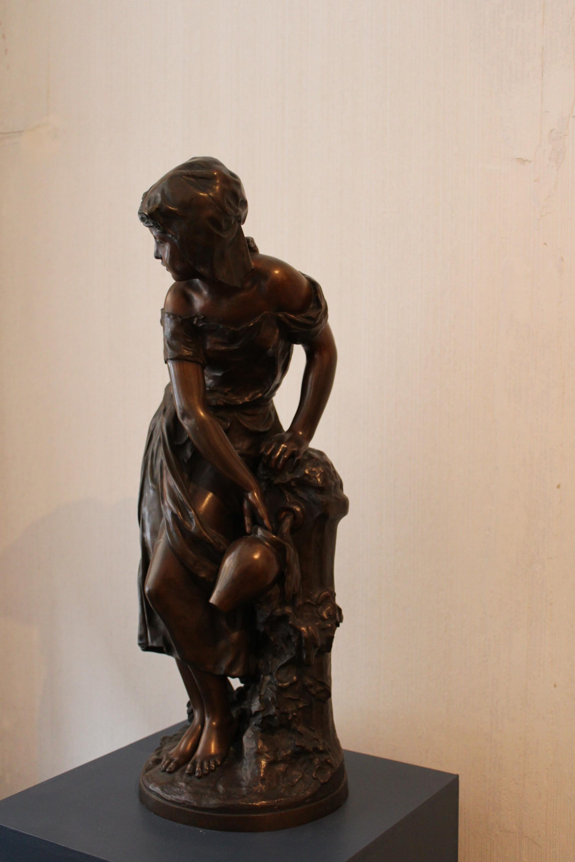 Bronze « Jeune femme à la fontaine » en bronze de Mathurin Moreau, France, XIXe siècle