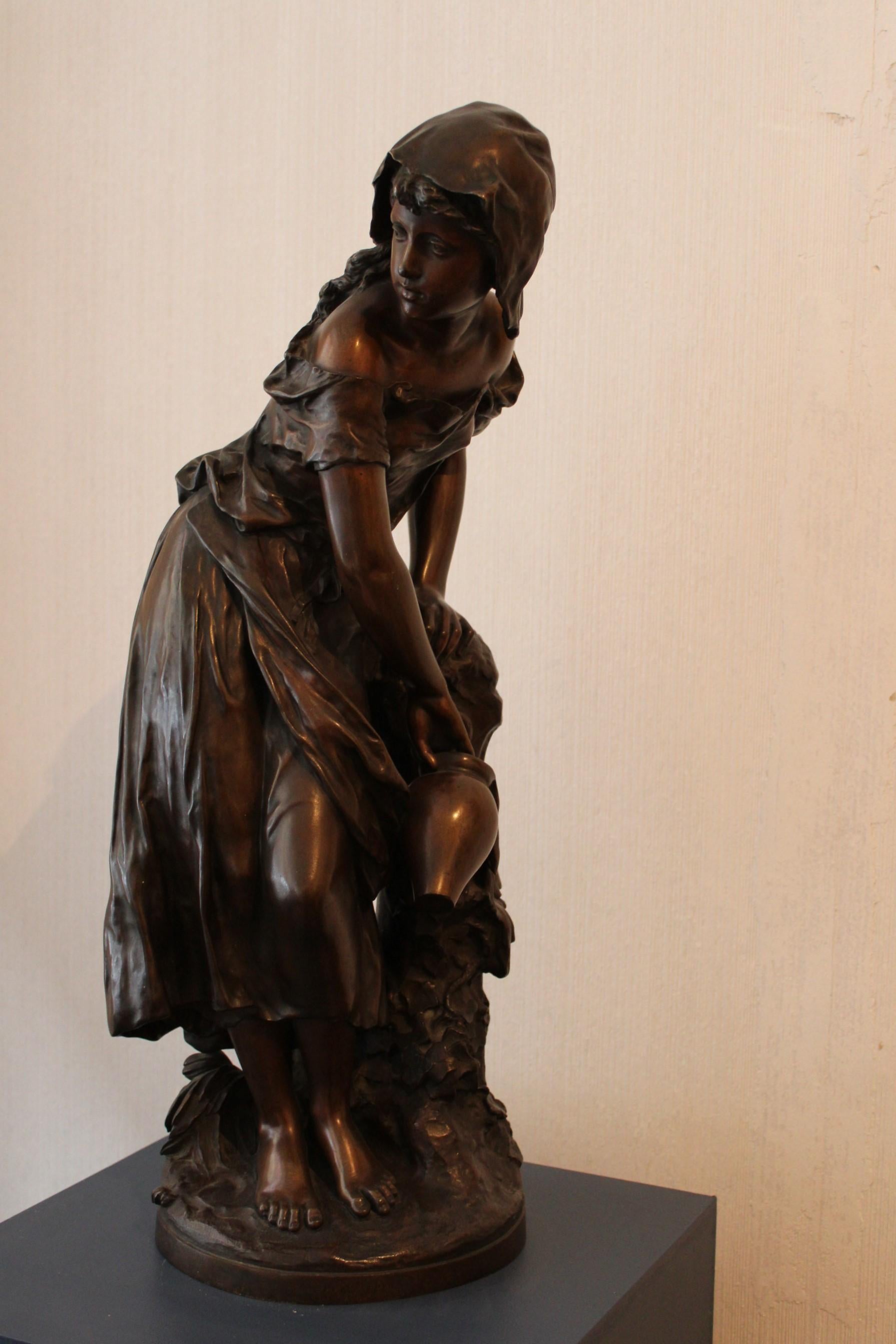 « Jeune femme à la fontaine » en bronze de Mathurin Moreau, France, XIXe siècle 1
