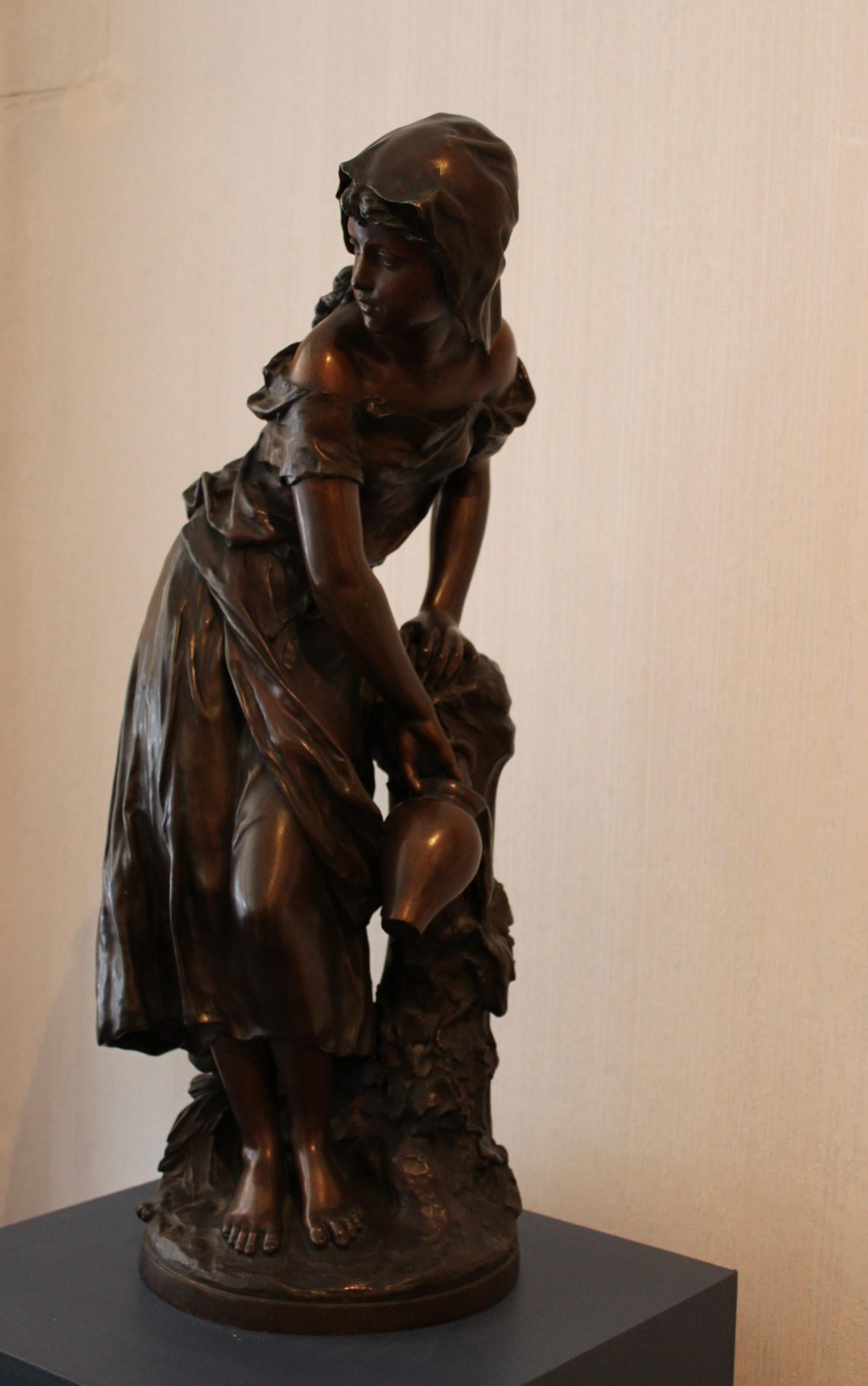 « Jeune femme à la fontaine » en bronze de Mathurin Moreau, France, XIXe siècle 2