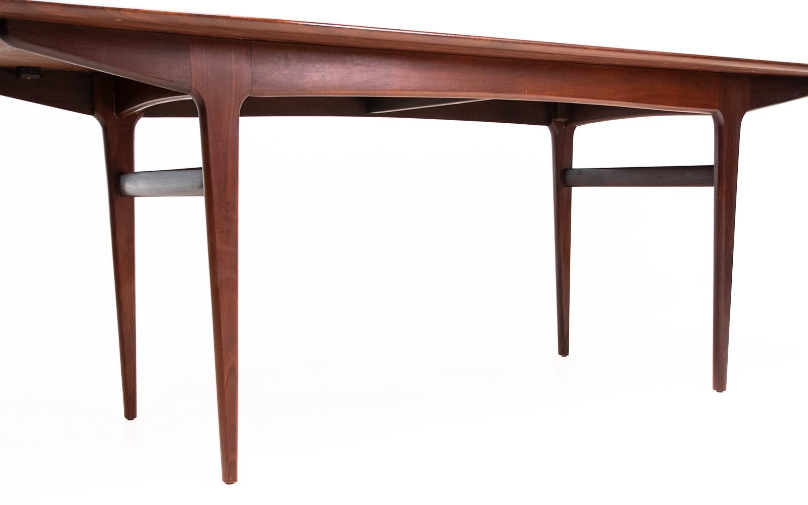 Younger for Heals Mid Century Teak Dining Table In Good Condition In STOKE ON TRENT, GB