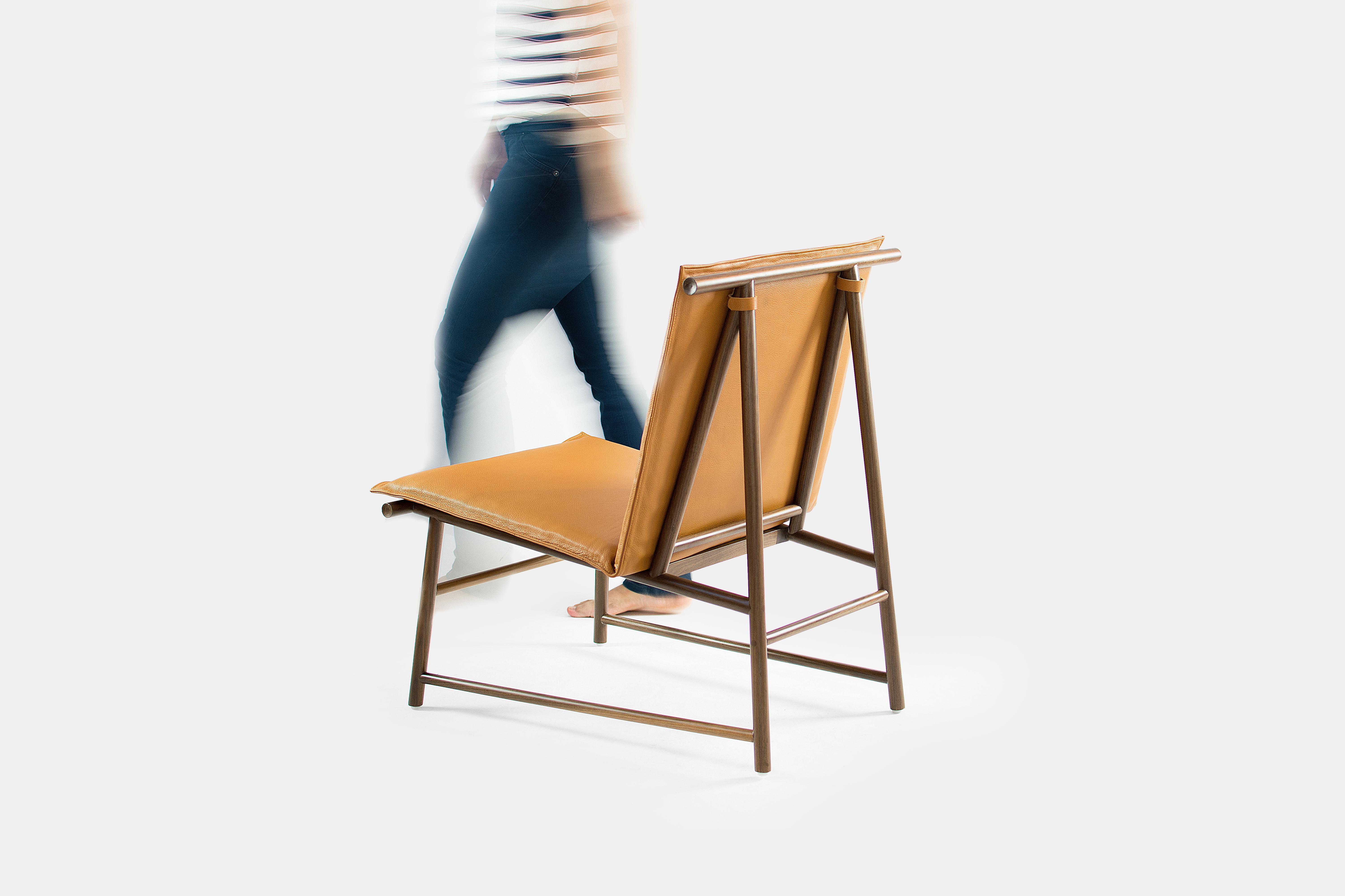 Easy Chair, Loungesessel aus Nussbaumholz mit Sitz aus Naturleder (Mexikanisch) im Angebot