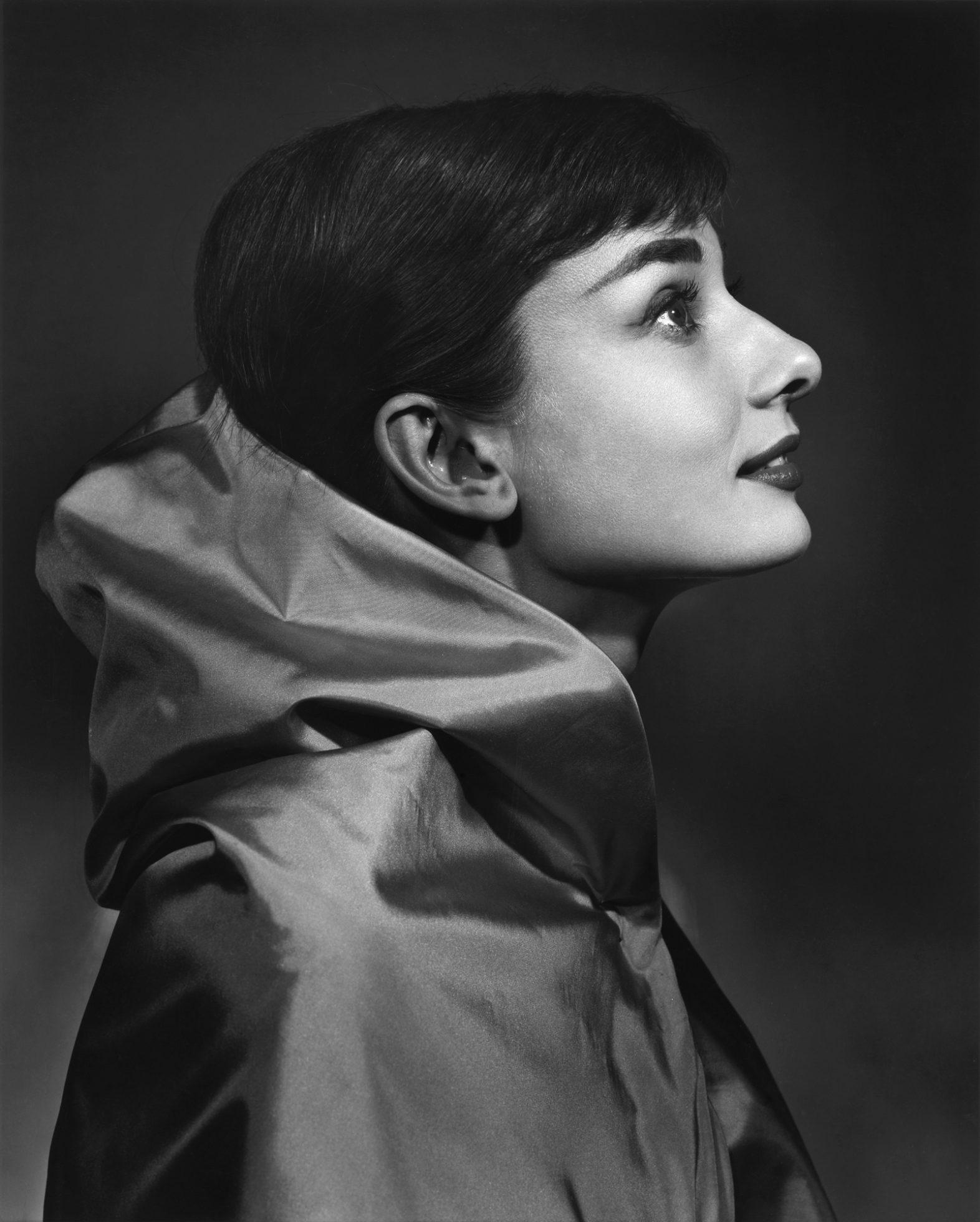 Audrey Hepburn, 1956 - Yousuf Karsh (Photographie de portrait)
Accompagné d'un certificat d'authenticité signé.
Tirage à la gélatine argentique
16 x 20 pouces
Provenance : Succession de Yousuf Karsh, Musée des Beaux-Arts de Boston

Yousuf Karsh