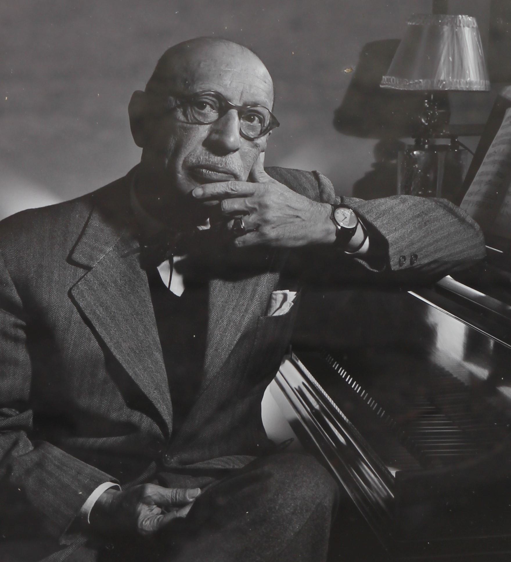  Photographie à la gélatine argentique noire et blanche d'Igor Stravinsky - Noir Black and White Photograph par Yousuf Karsh