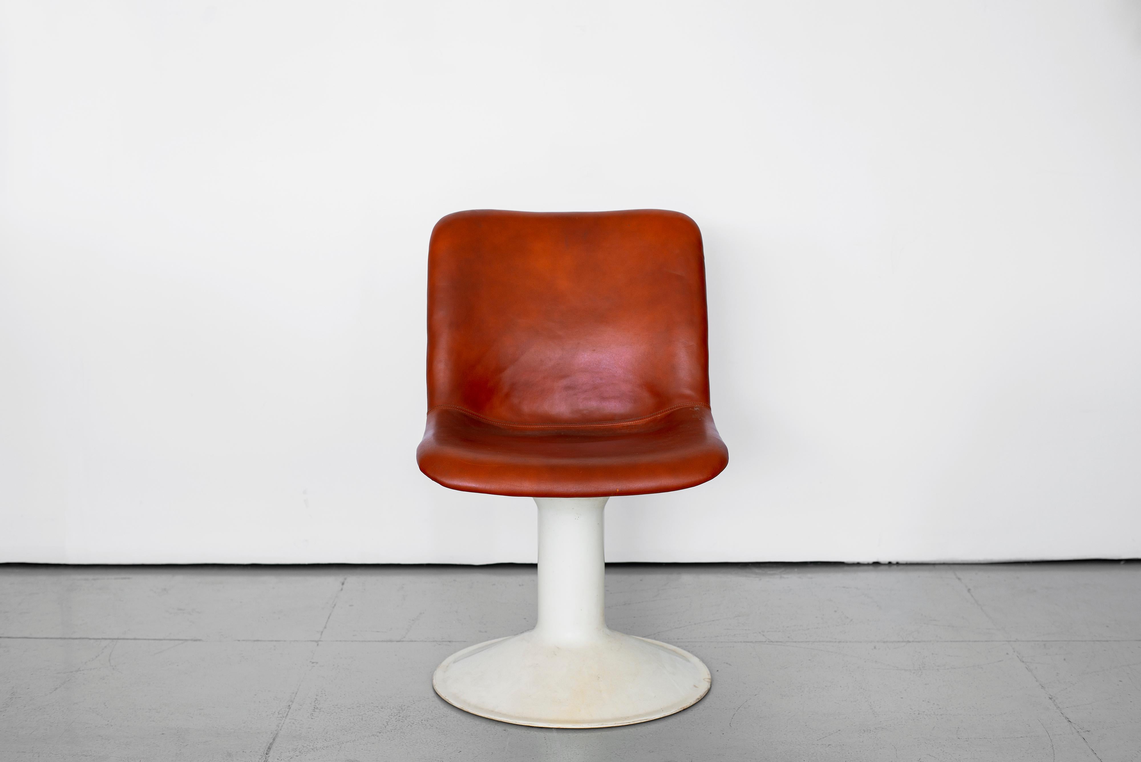 Great brown leather desk chair designed by Yrjö Kukkapuro, made in Finland. Leather seat, white plastic fiberglass back and white metal stationary base. Wonderful patina to leather.