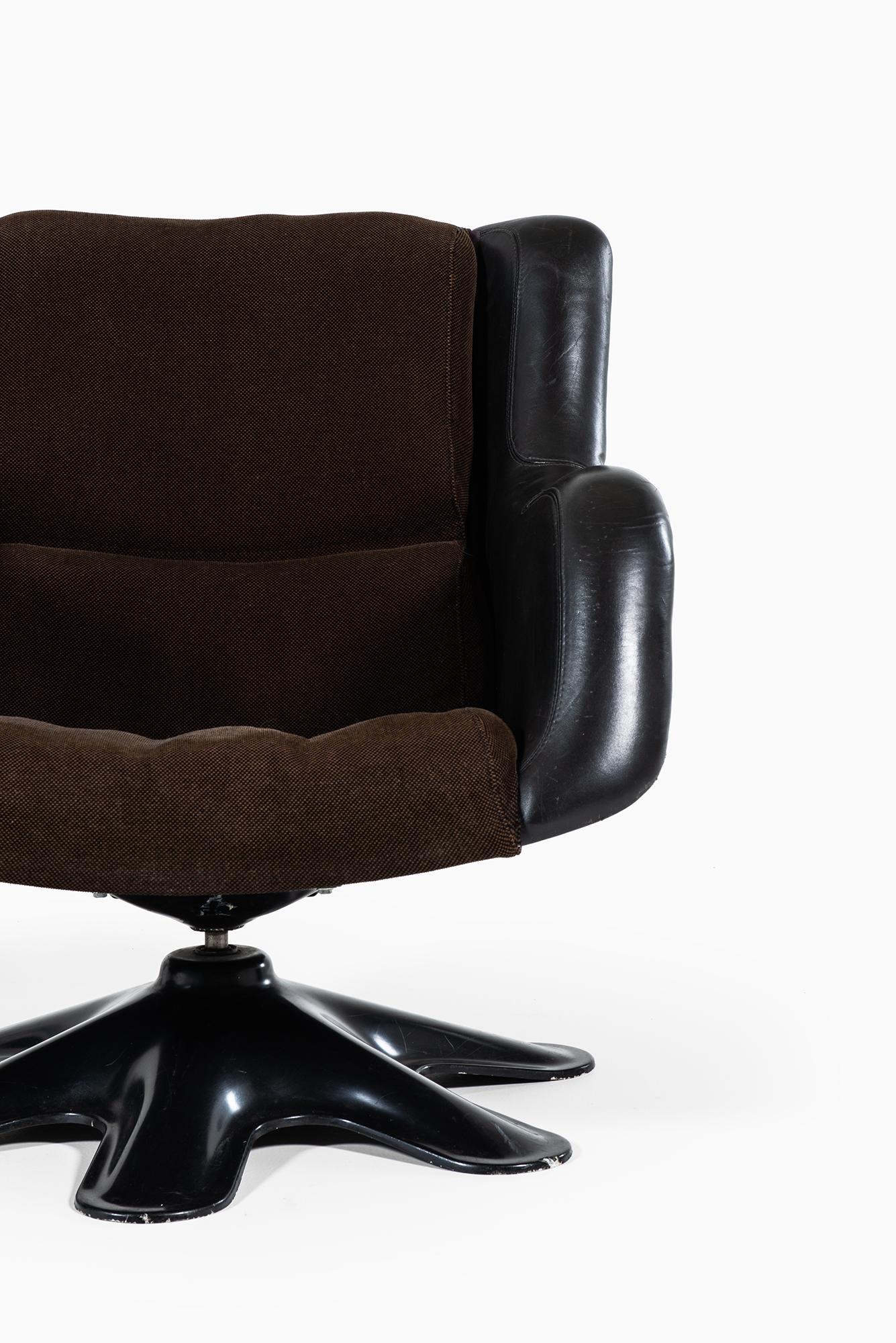 Rare paire de fauteuils modèle 418 conçus par Yrjö Kukkapuro. Produit par Haimi en Finlande.