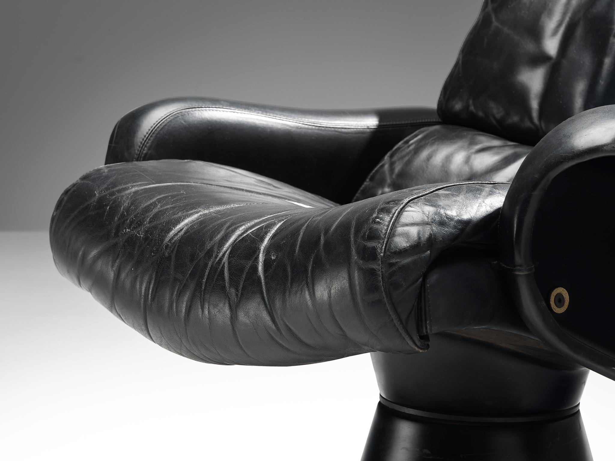 Yrjö Kukkapuro for Haimi Finland 'Saturnus' Armchair in Black Leather For Sale 4