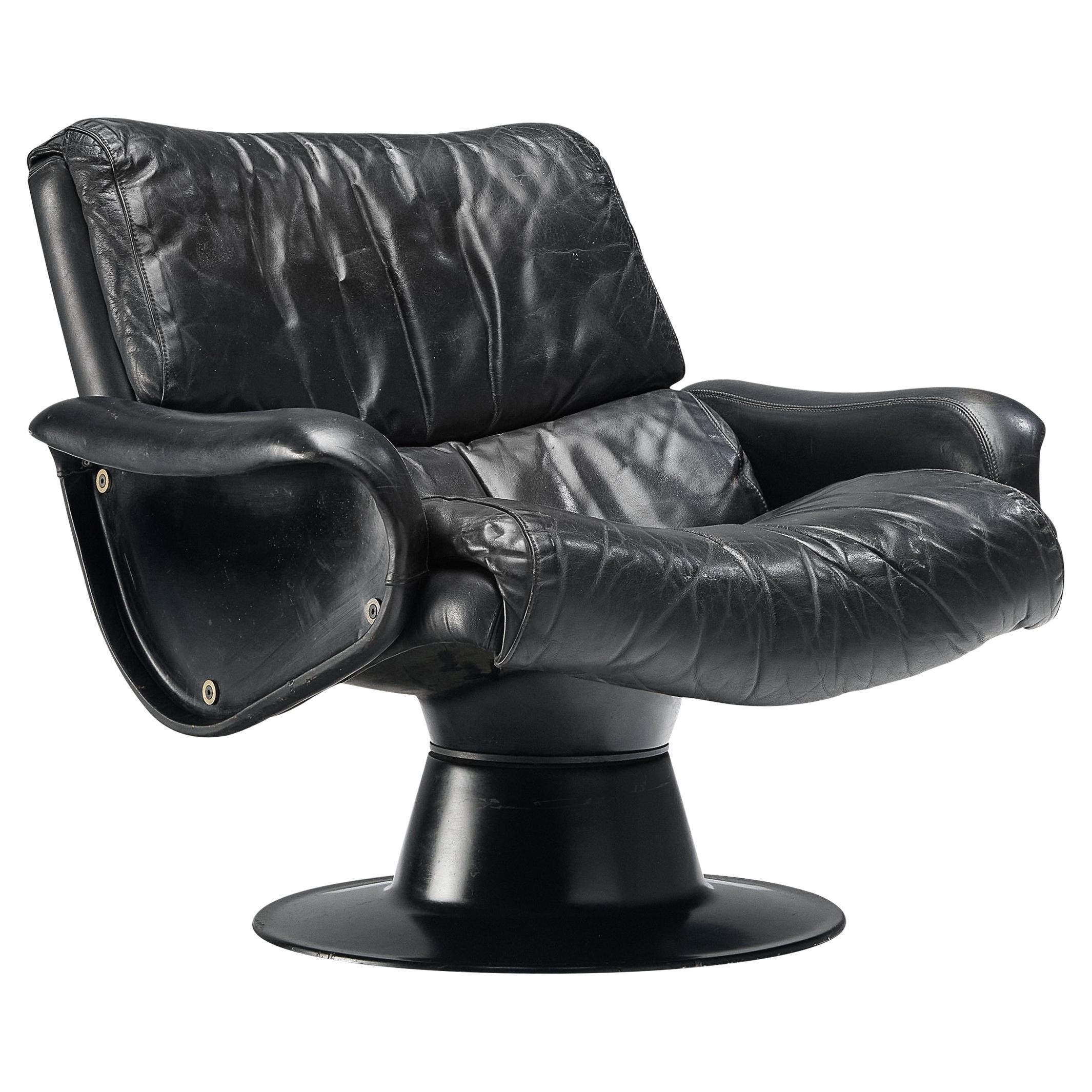 Yrjö Kukkapuro para Haimi Finland Sillón "Saturnus" de cuero negro