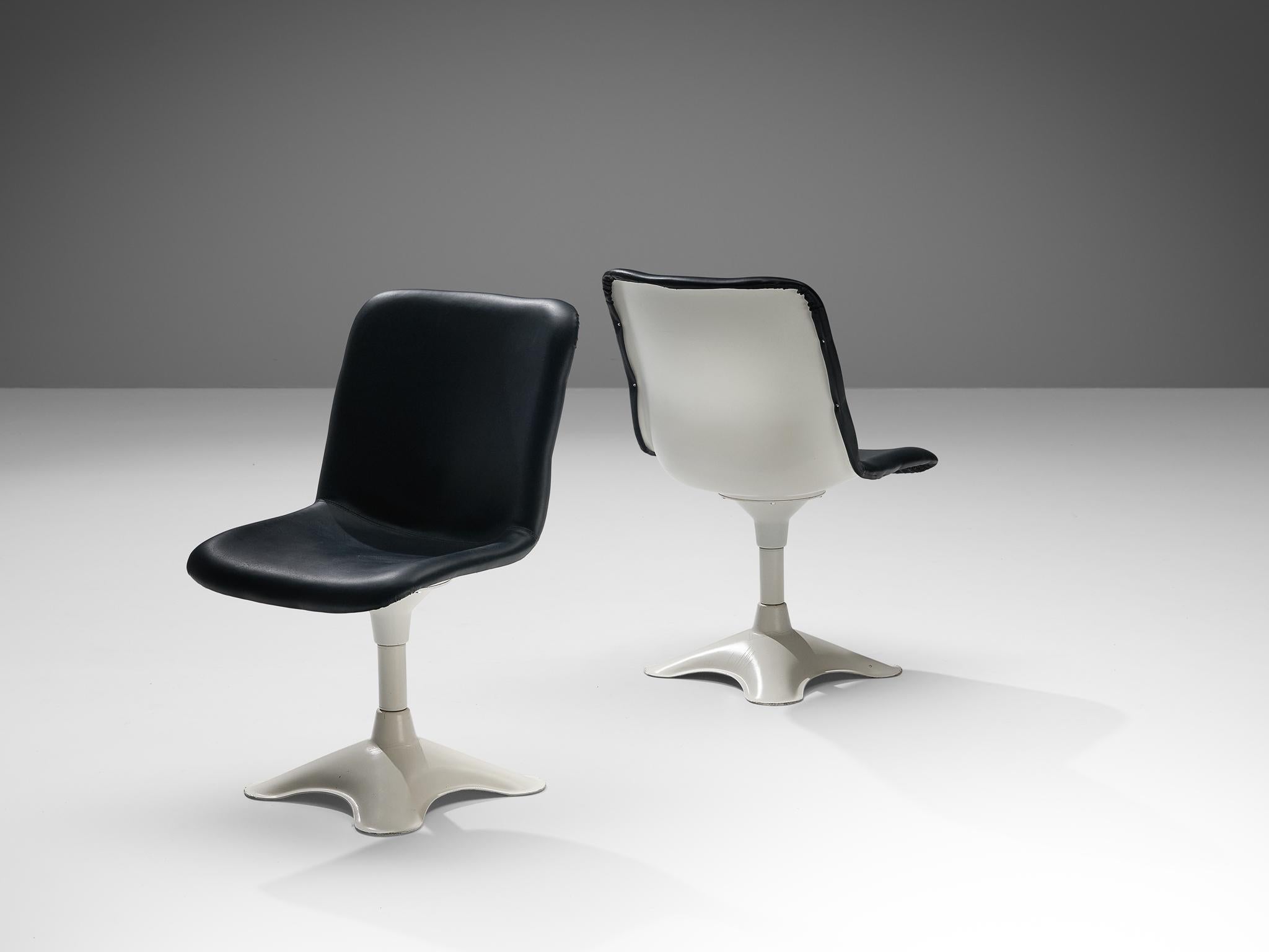 Mid-Century Modern Yrjö Kukkapuro pour Haimi Ensemble de six chaises de salle à manger en cuir noir  en vente