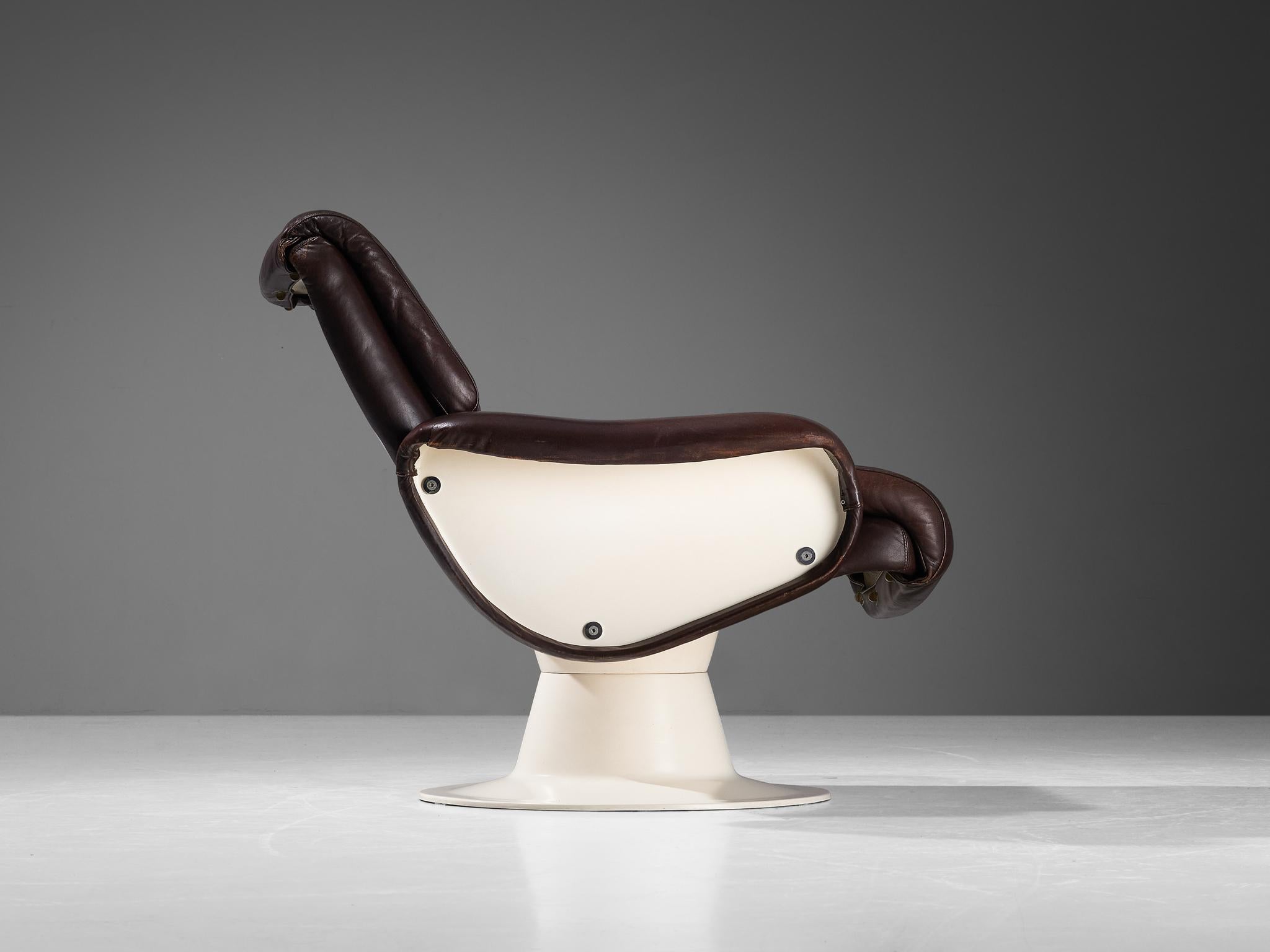 Scandinave moderne Yrjö Kukkapuro pour Haimi Chaise longue 'Saturnus' en cuir brun en vente