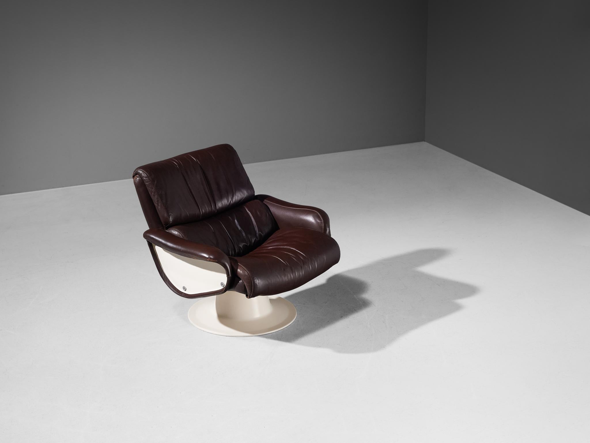 Yrjö Kukkapuro pour Haimi Chaise longue 'Saturnus' en cuir brun en vente 2
