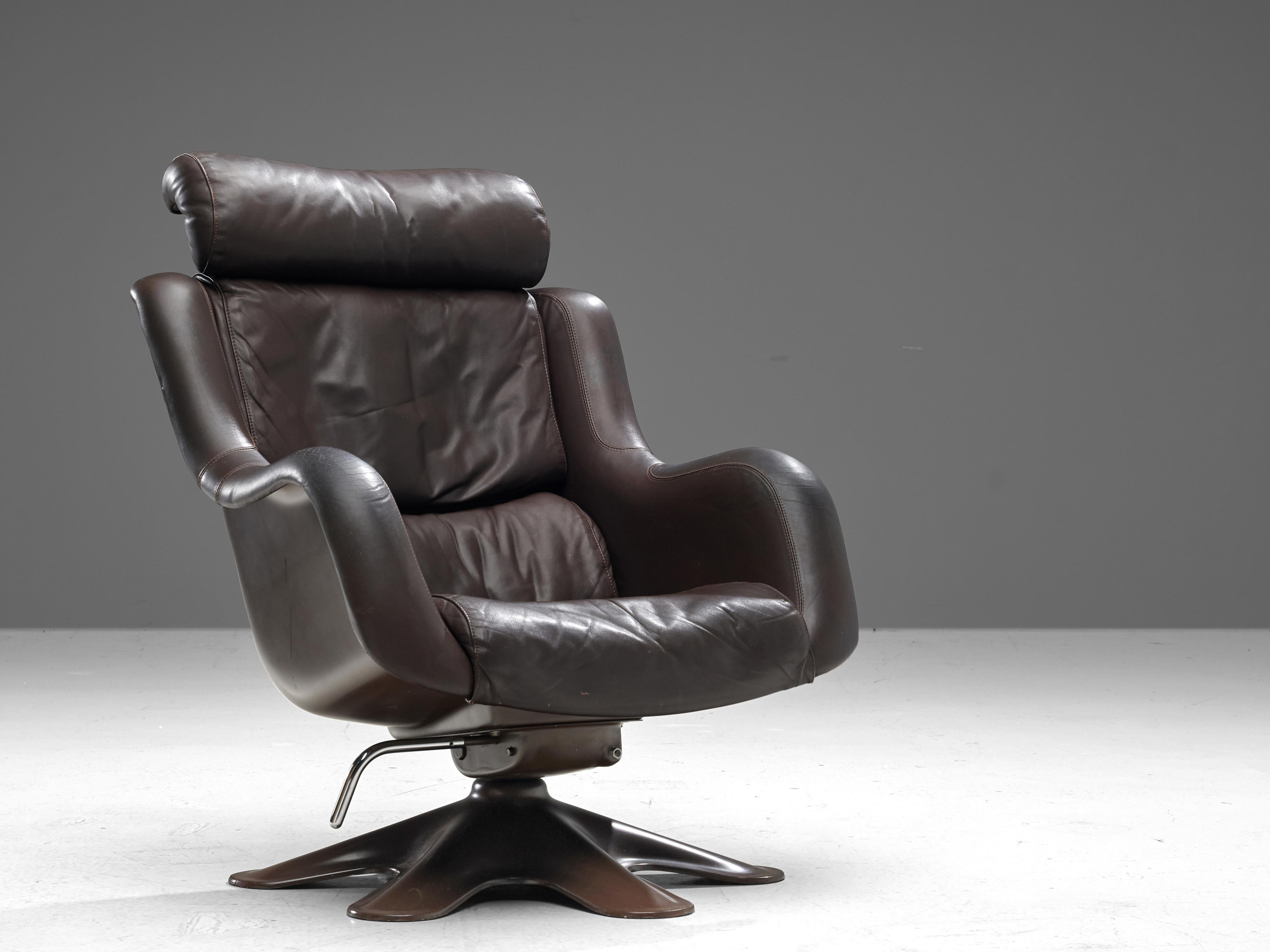 Yrjo Kukkapuro Karuselli Chair and Ottoman in Leather 1