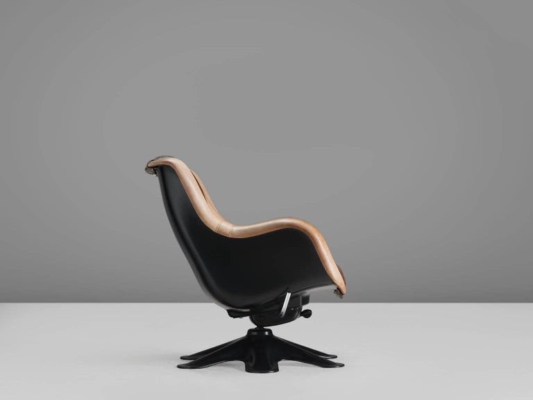 Yrjö Kukkapuro 'Karuselli' Lounge Chair in Brown Leather Upholstery For