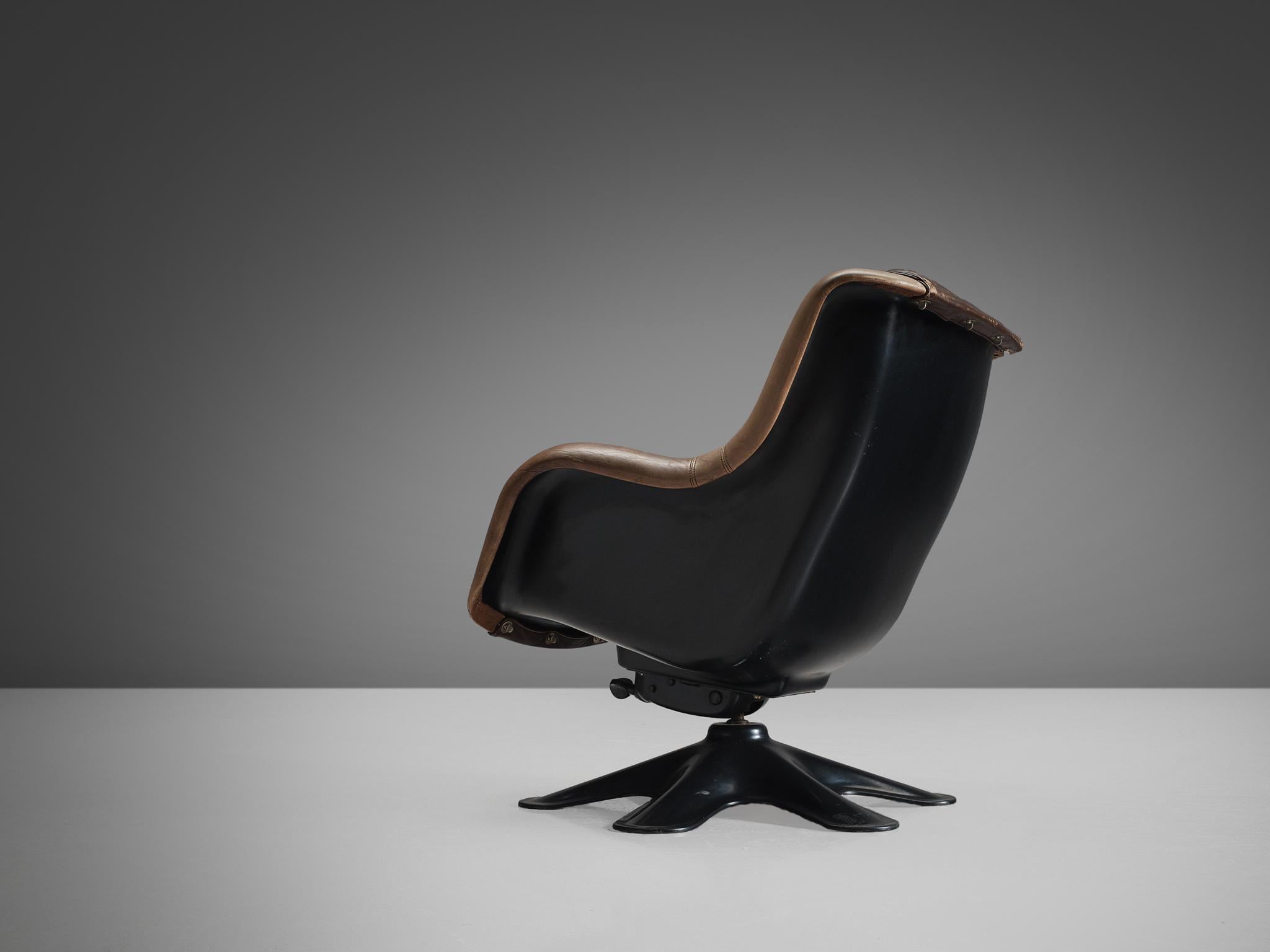 Yrjö Kukkapuro 'Karuselli' Lounge Chair in Brown Leather Upholstery In Good Condition For Sale In Waalwijk, NL