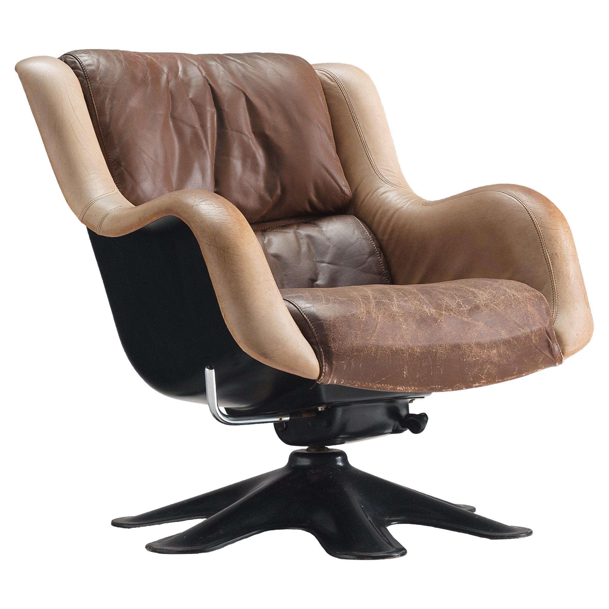 Yrjö Kukkapuro 'Karuselli' Lounge Chair in Brown Leather and Fiberglass For Sale