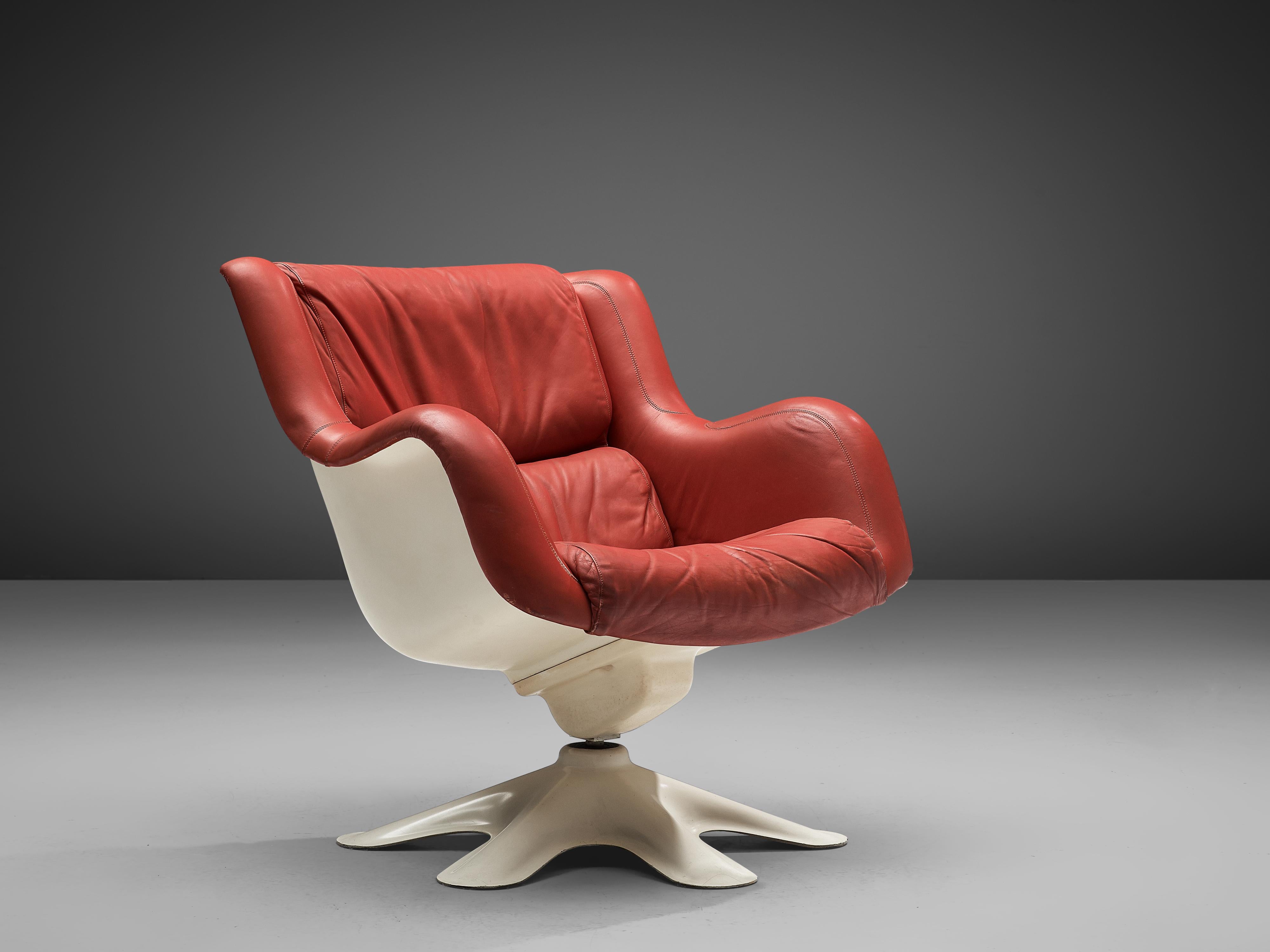 Yrjö Kukkapuro pour Haimi, chaise longue 'Karuselli', cuir, acier chromé, fibre de verre, Finlande, design 1965

Chaise longue de forme organique par le designer finlandais Yrjö Kukkapuro. Cette chaise est composée d'une coque en fibre de verre