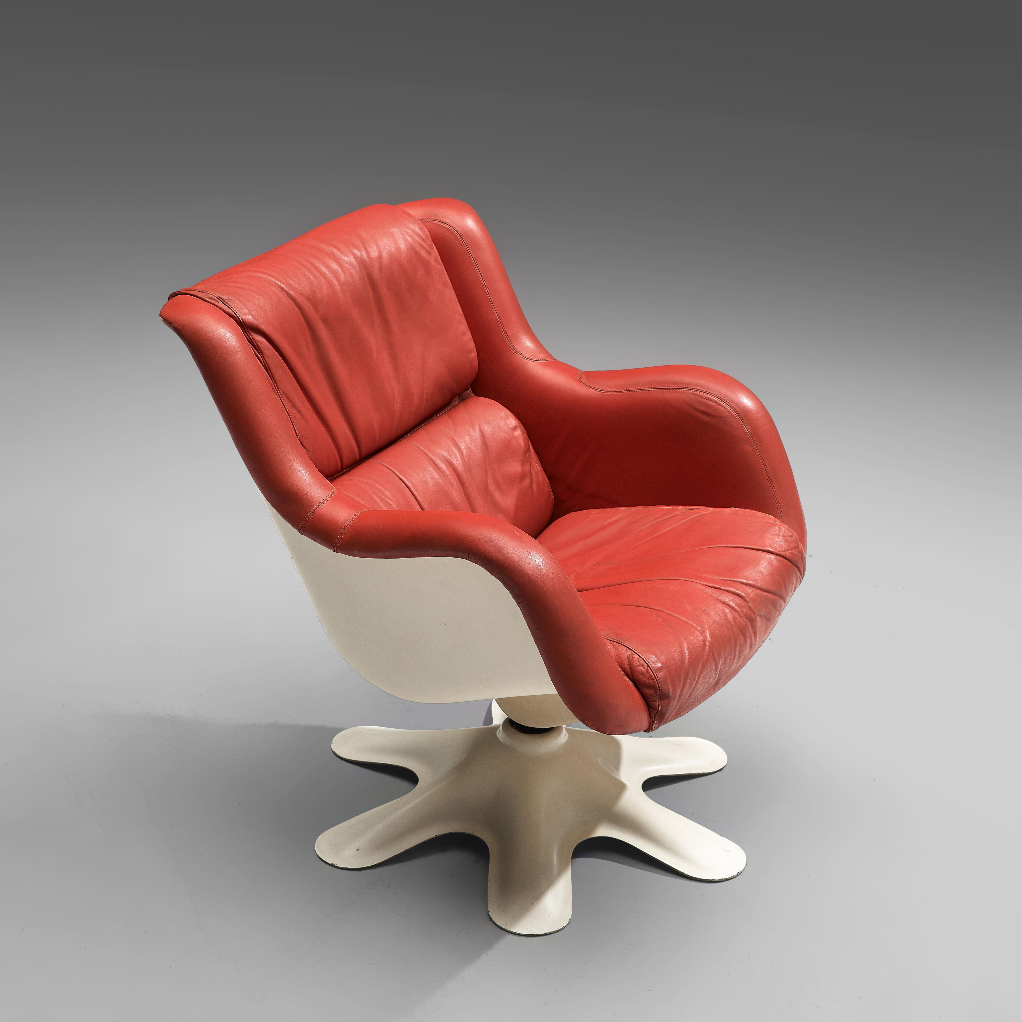 Yrjö Kukkapuro 'Karuselli' Lounge Chair in Leather and Fibreglass In Good Condition For Sale In Waalwijk, NL