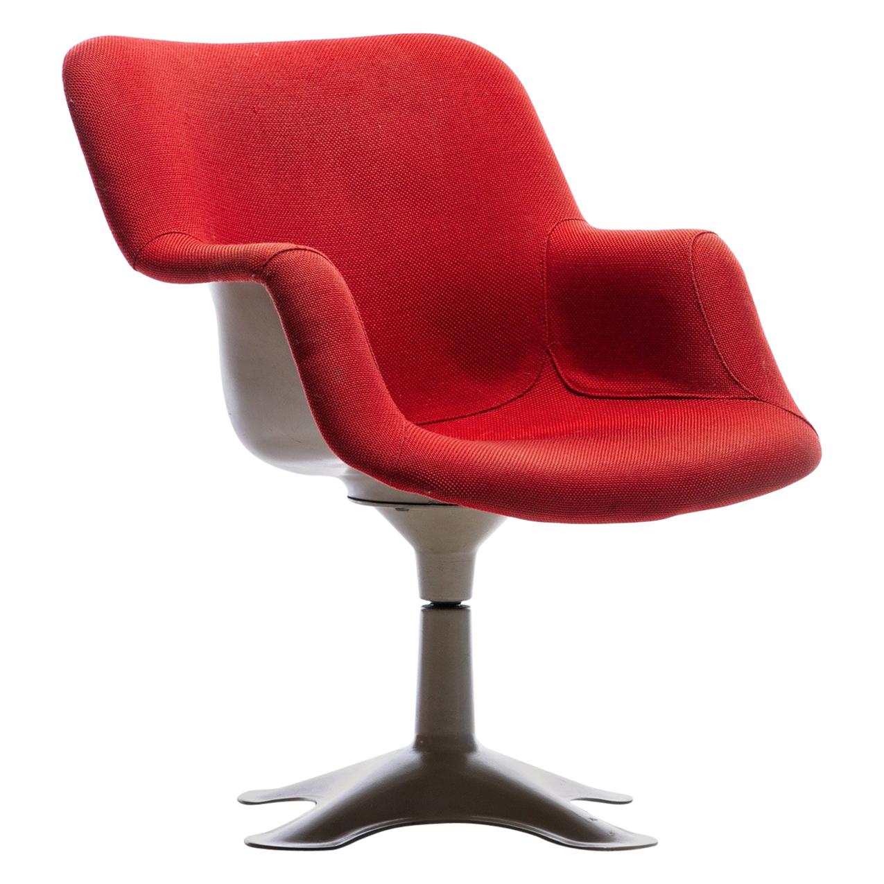 Yrjö Kukkapuro Drehsessel aus geformtem Fiberglas
