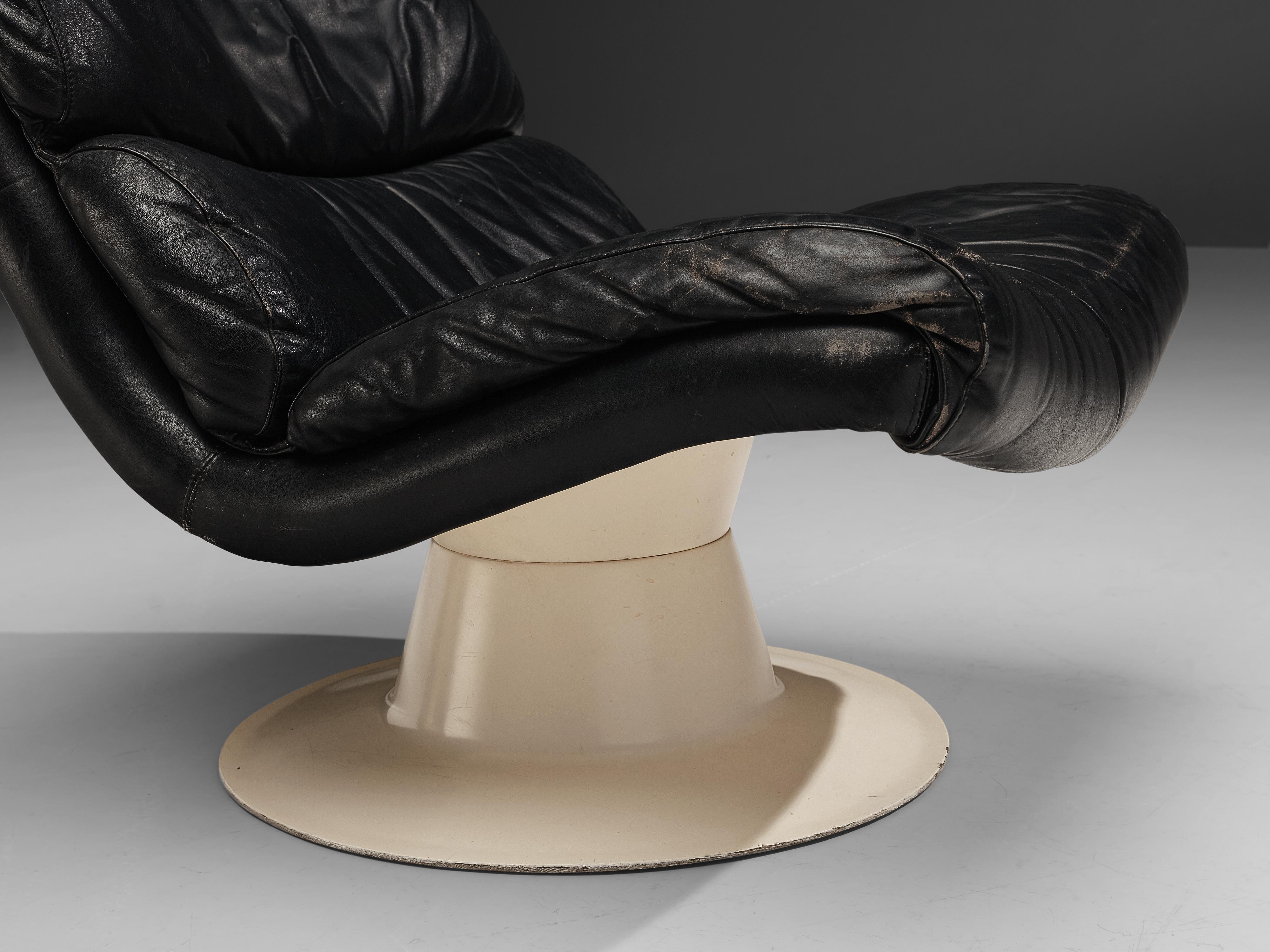 Metal Yrjo Kukkapuro Pair of Lounge Chairs Model 'Saturnus C' in Black Leather