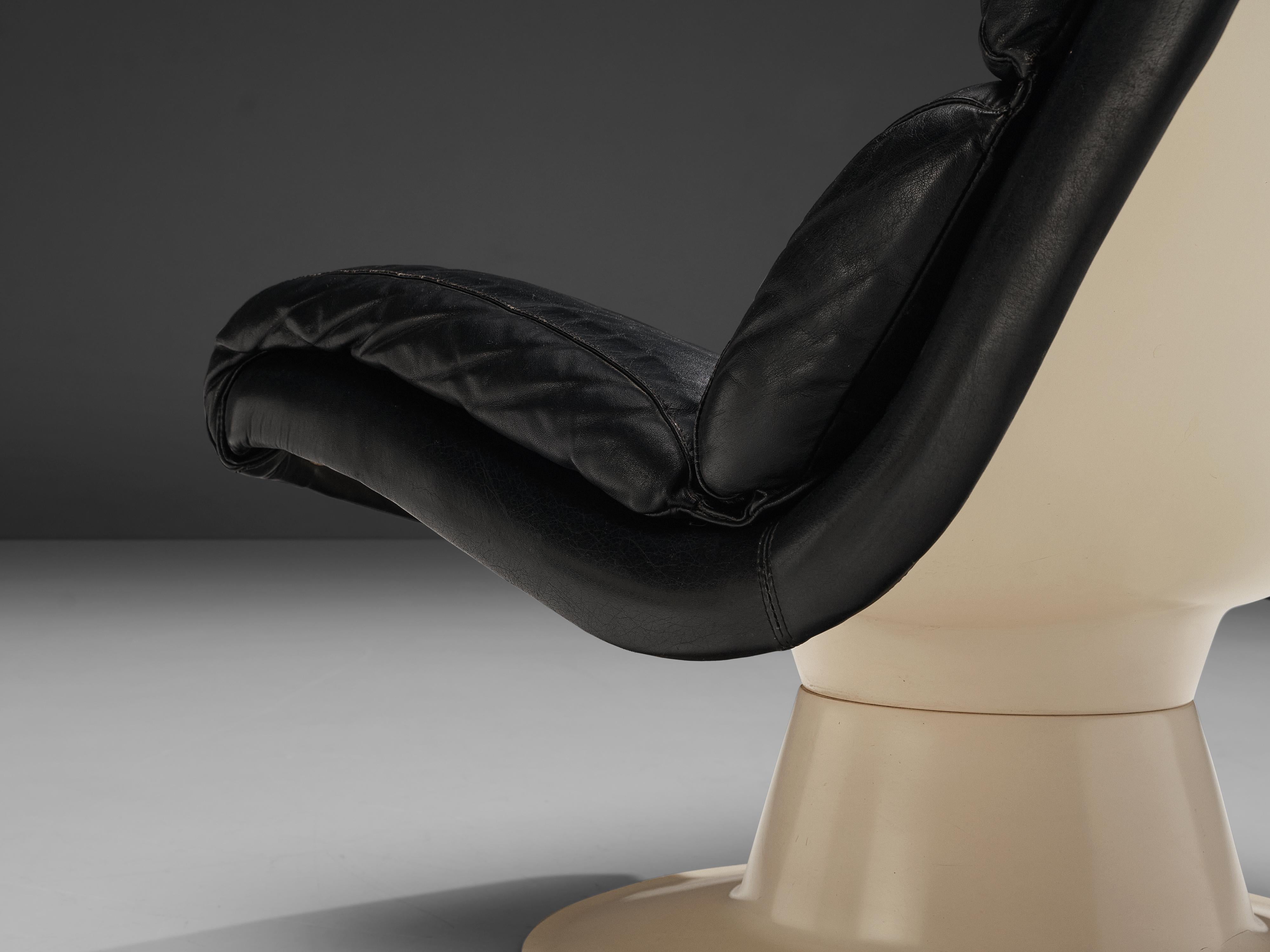 Yrjo Kukkapuro Pair of Lounge Chairs Model 'Saturnus C' in Black Leather In Good Condition In Waalwijk, NL