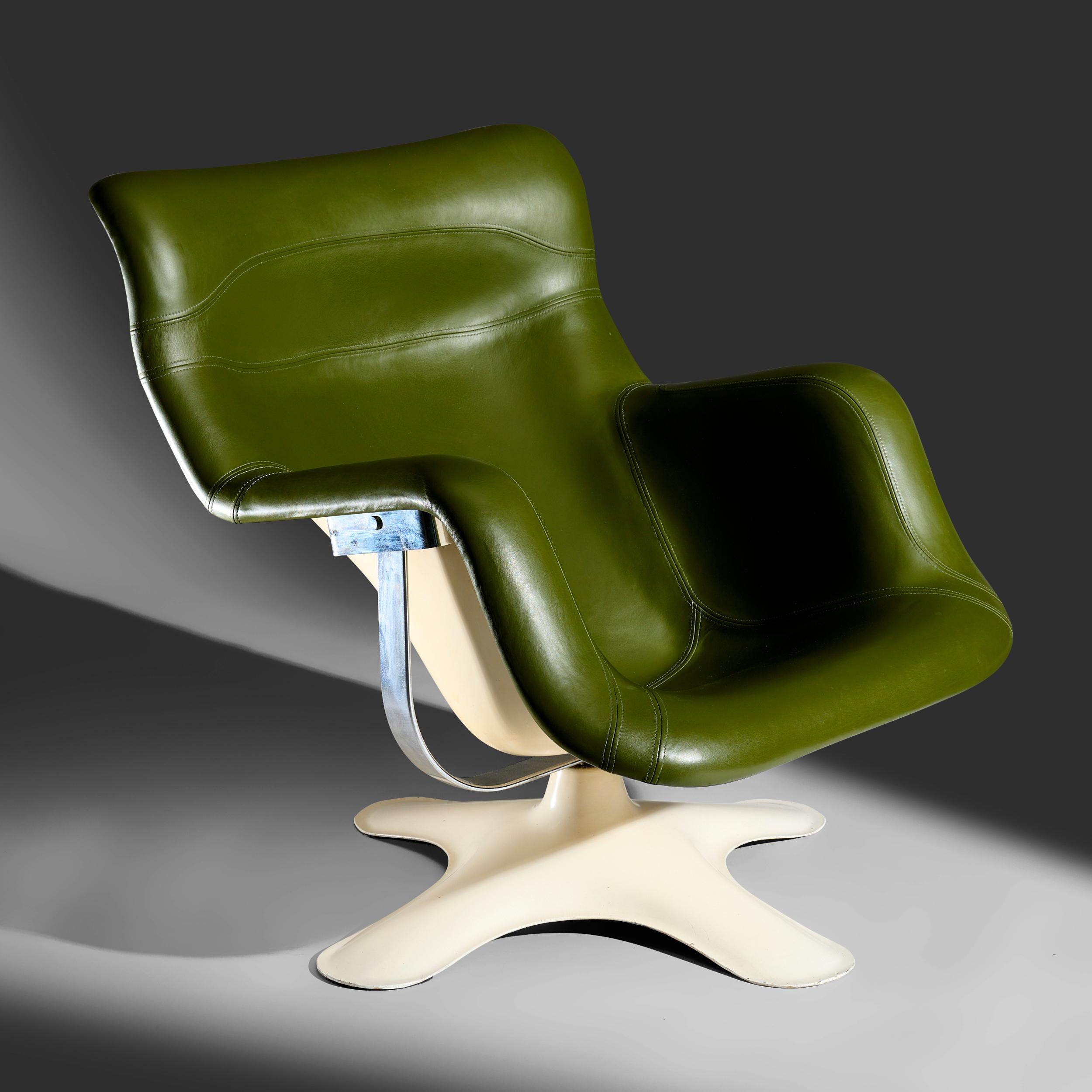 Steel Yrjö Kukkapuro rare model Karuselli lounge chair with ottoman in green leather f